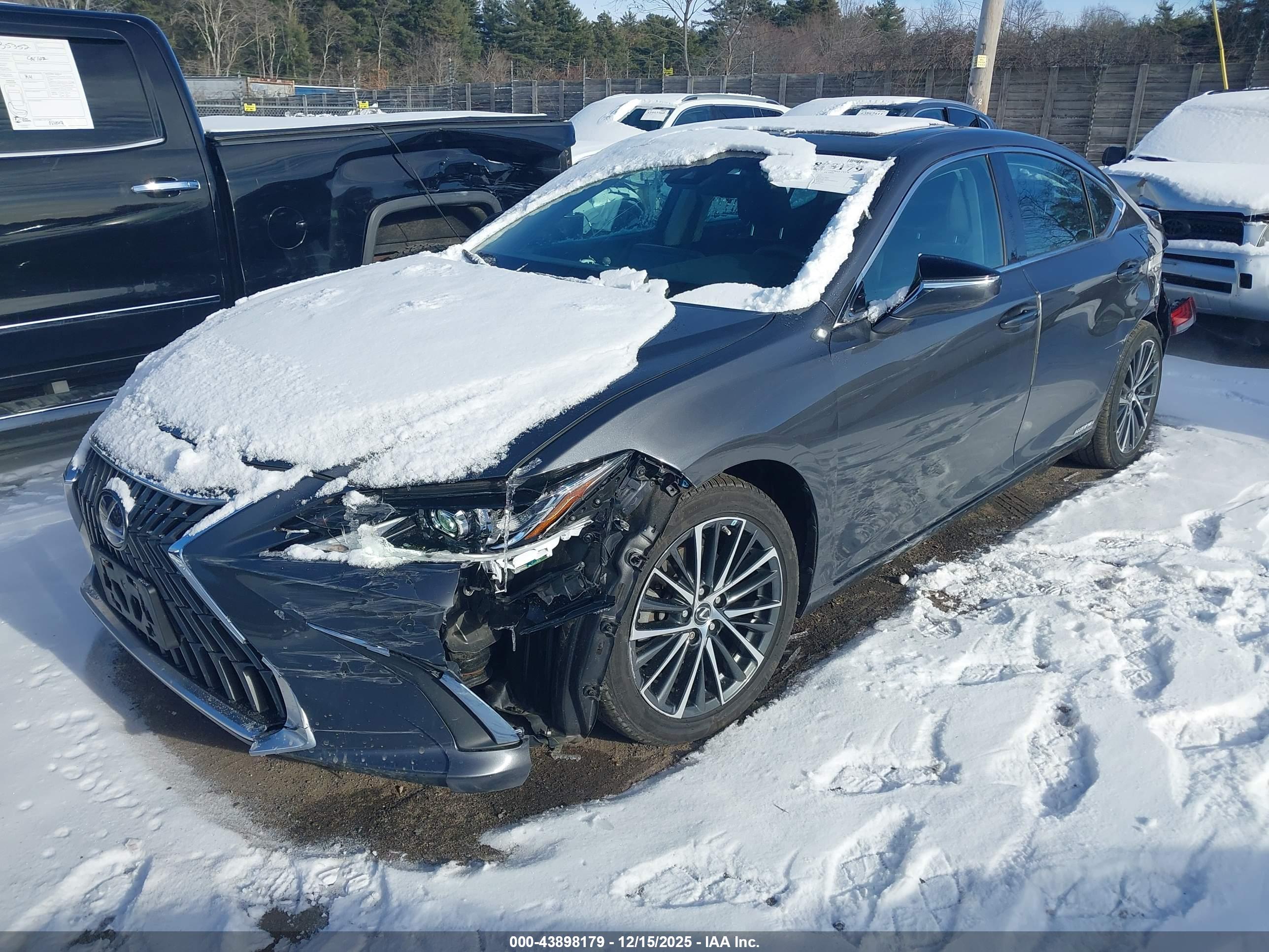 LEXUS ES image 2