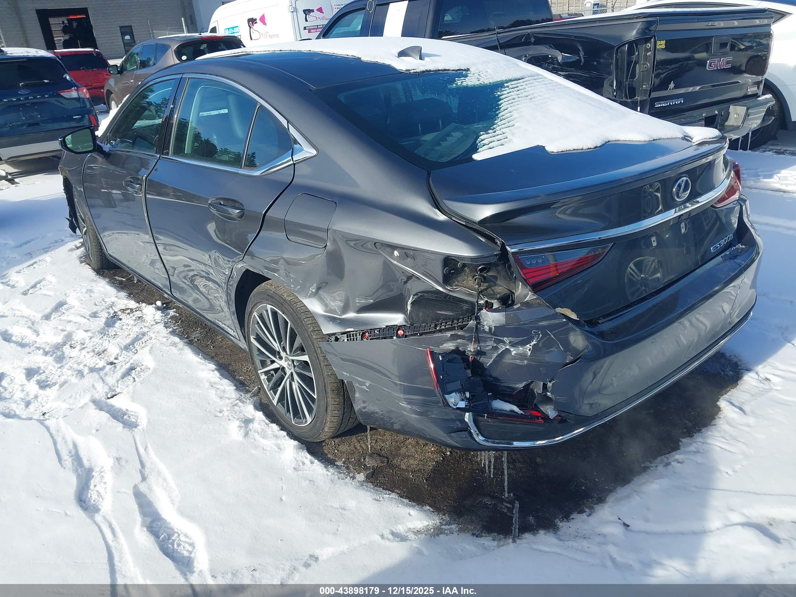 LEXUS ES image 3