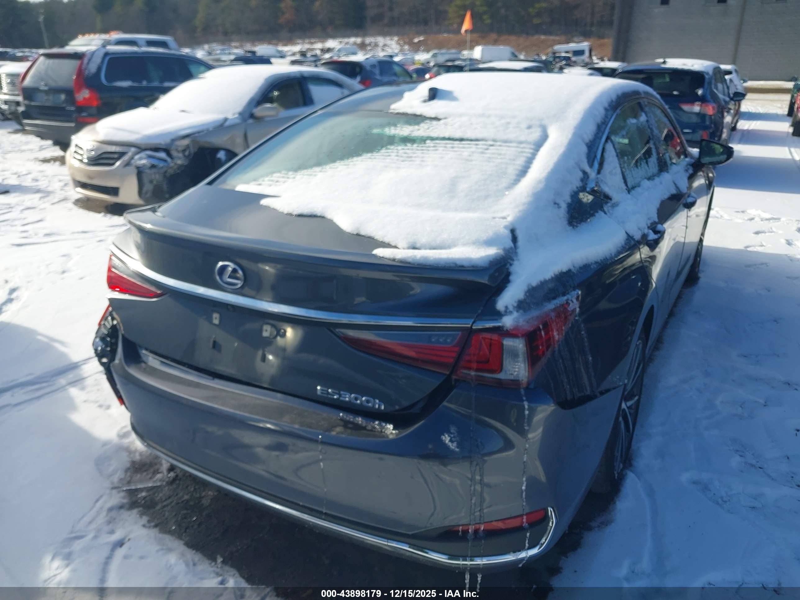 LEXUS ES image 4