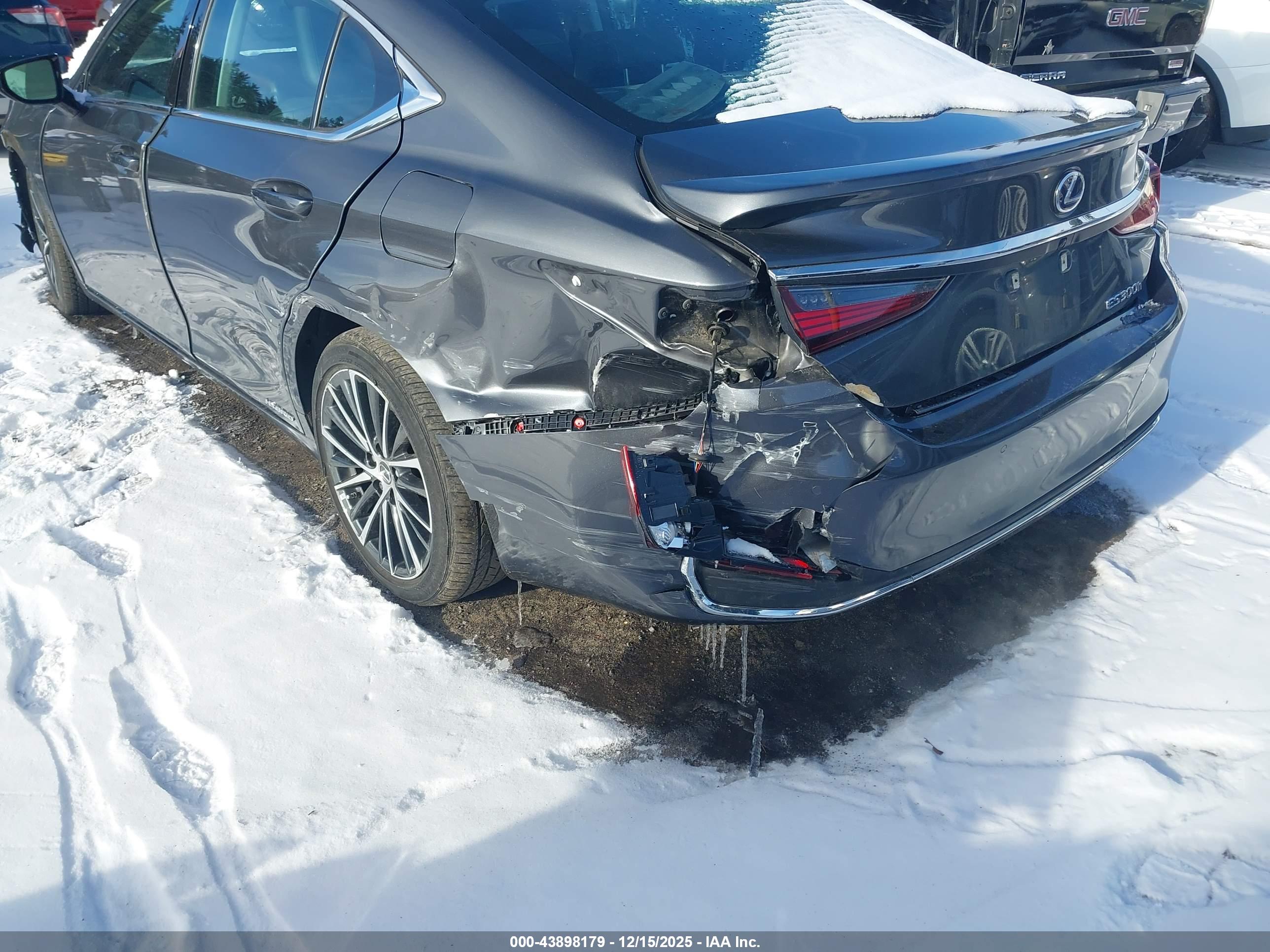 LEXUS ES image 6