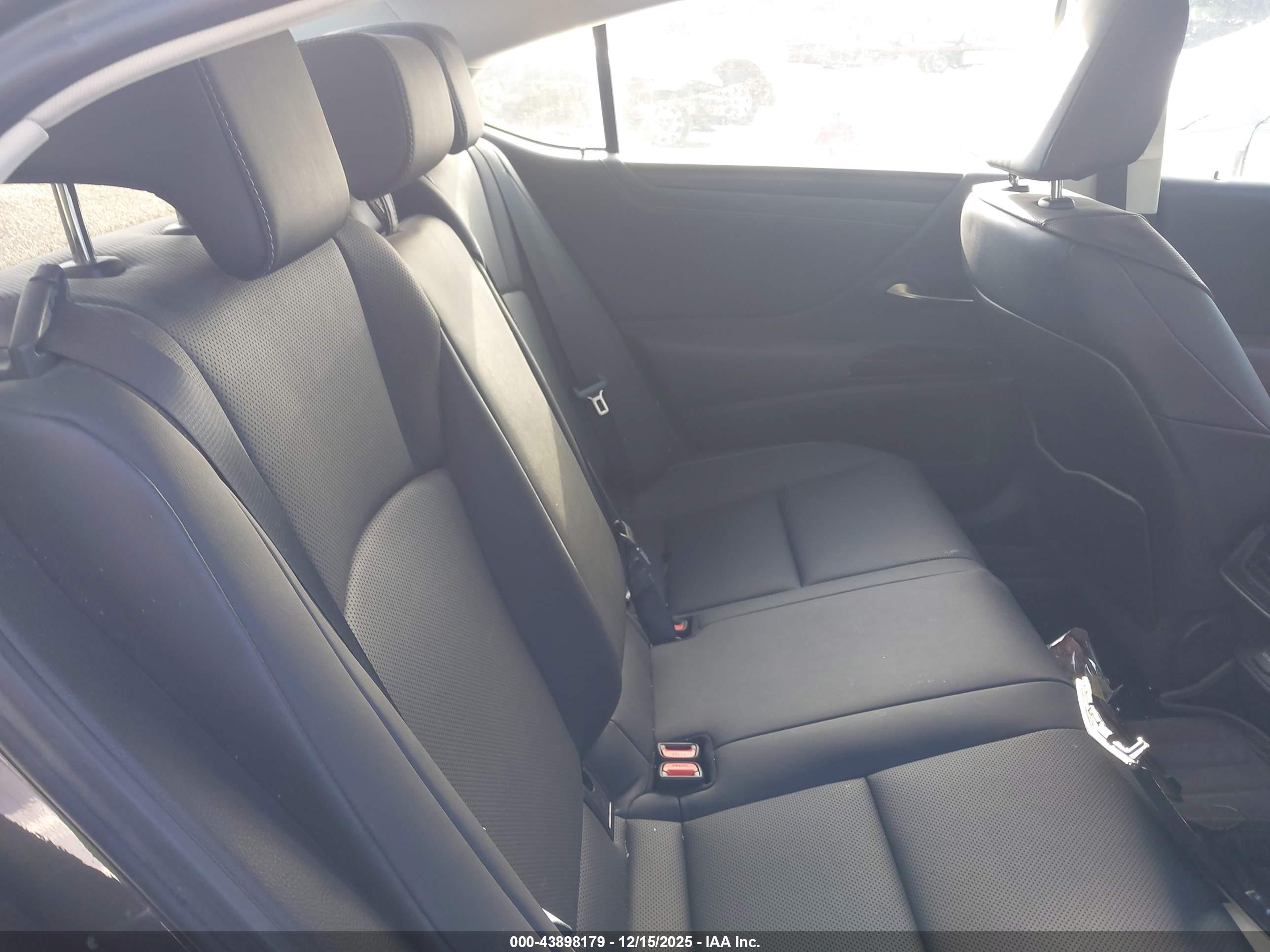 LEXUS ES image 8