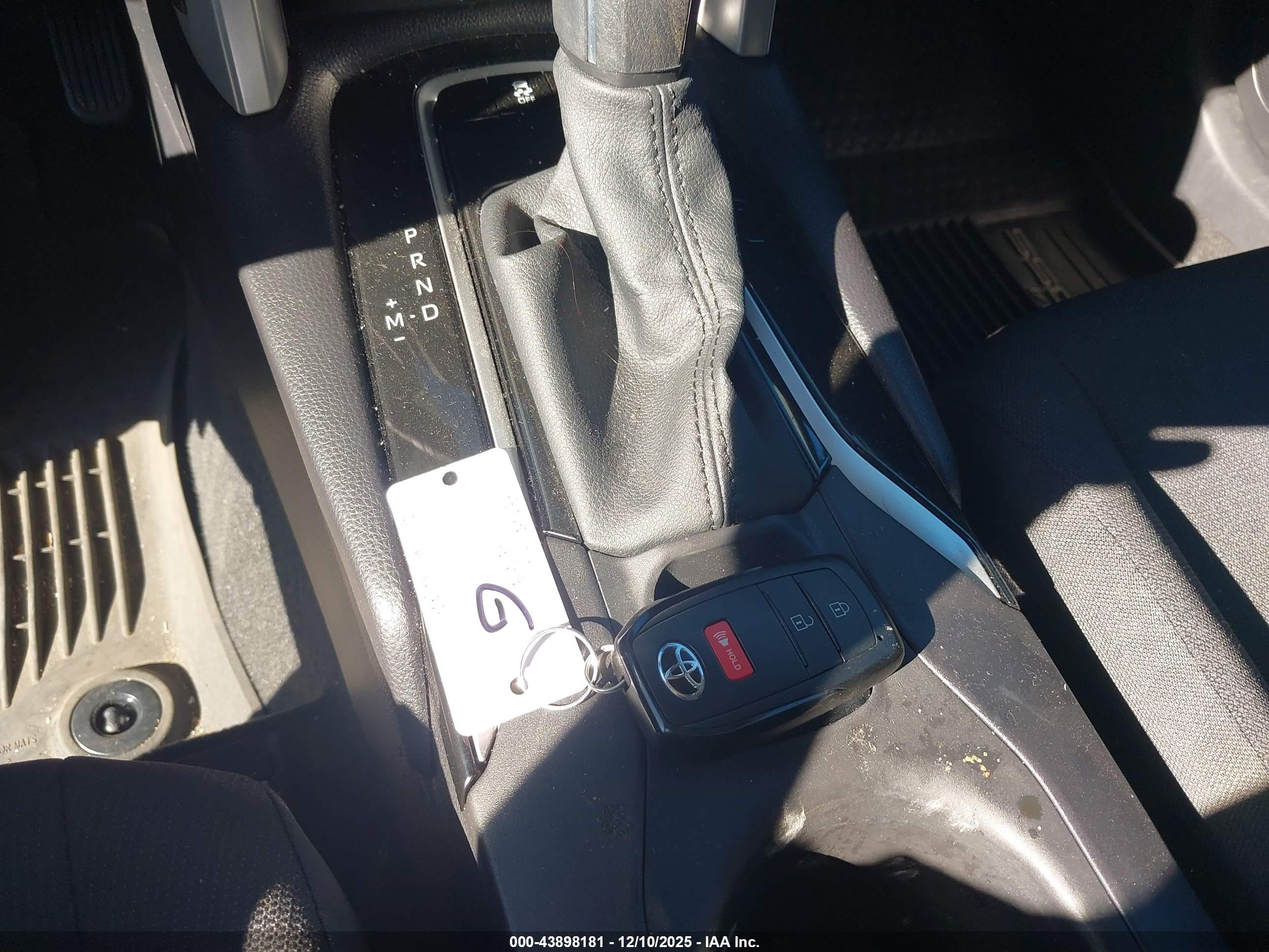 TOYOTA COROLLA image 11