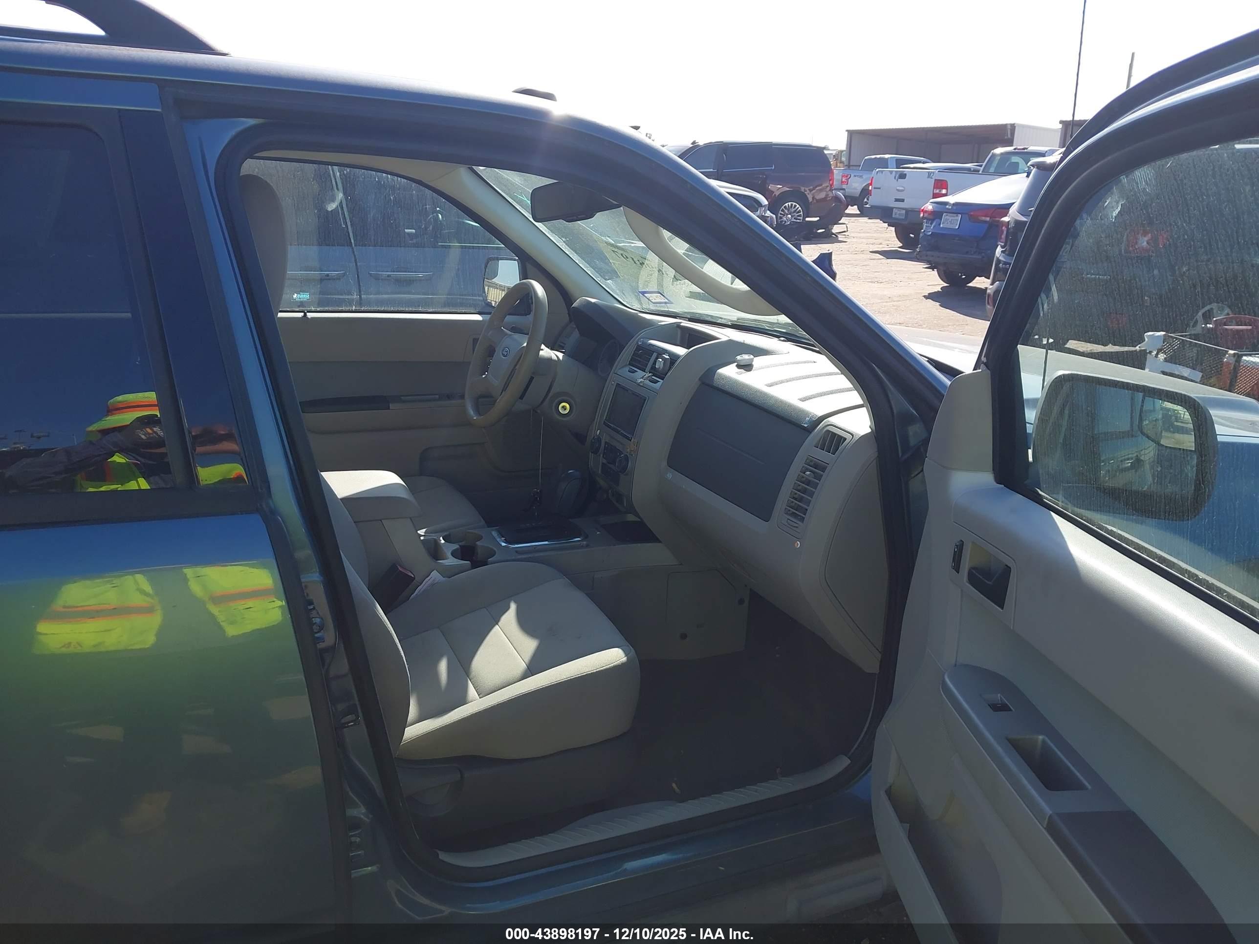 FORD ESCAPE image 5