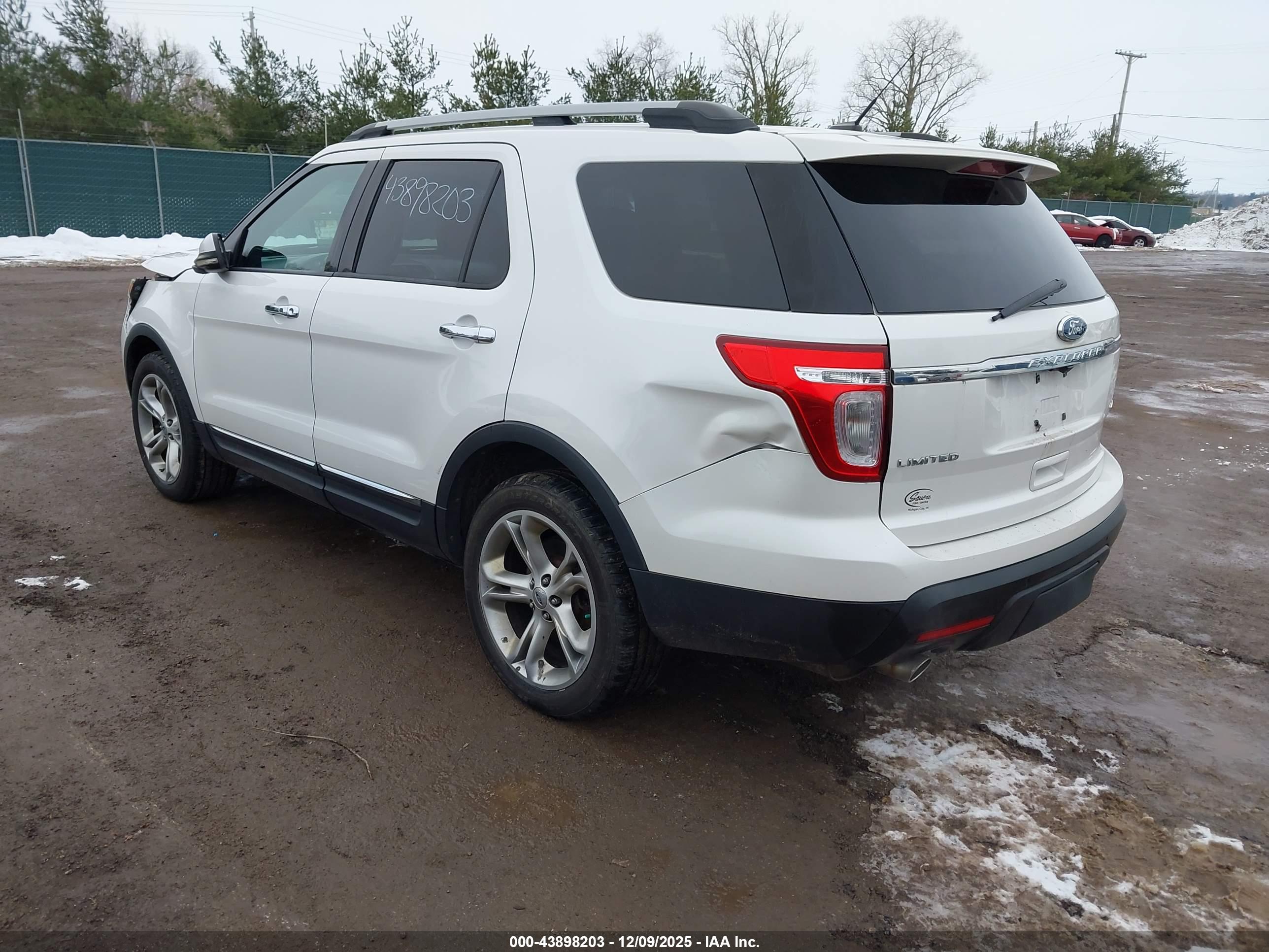 FORD EXPLORER image 3