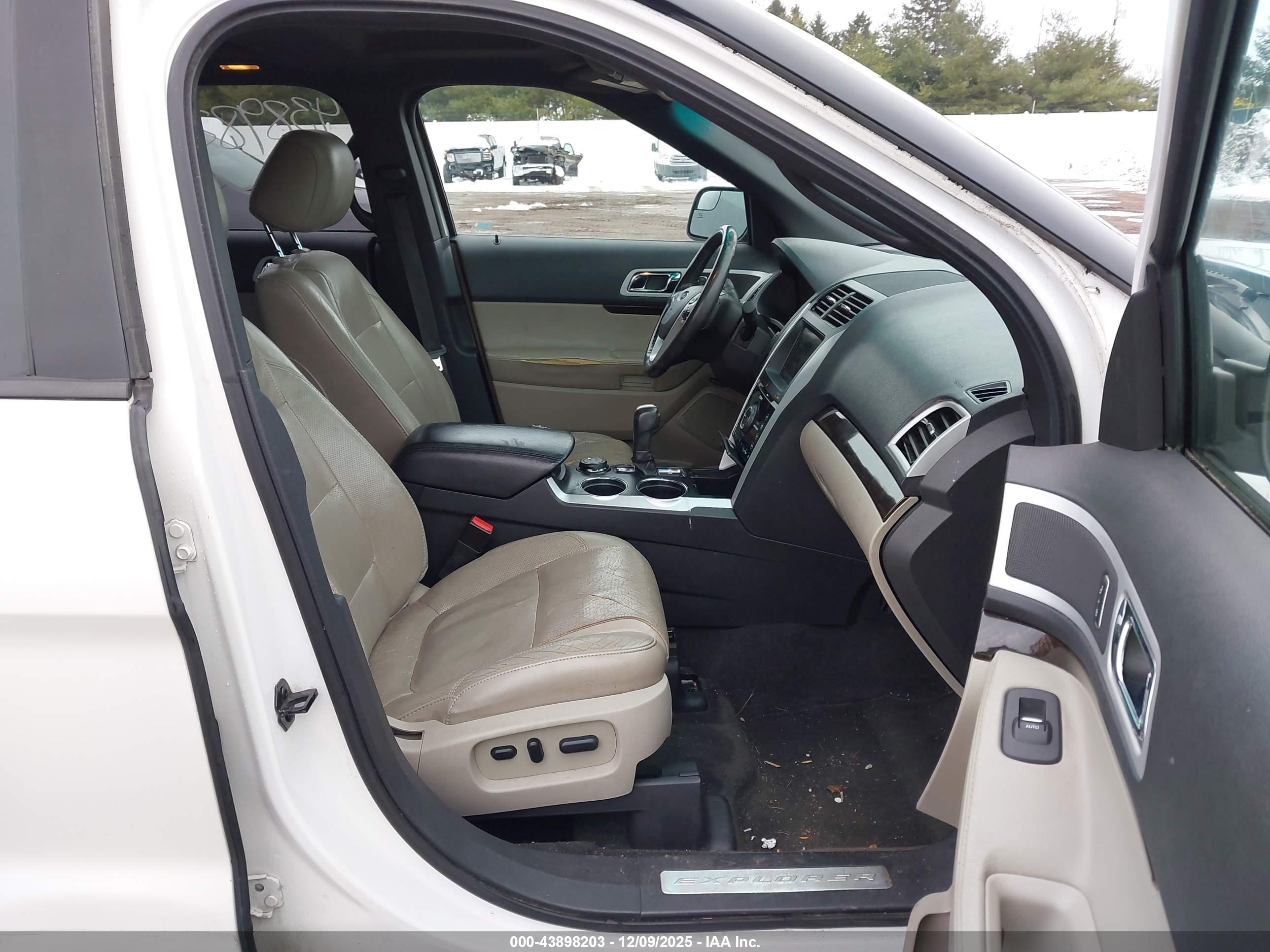 FORD EXPLORER image 5