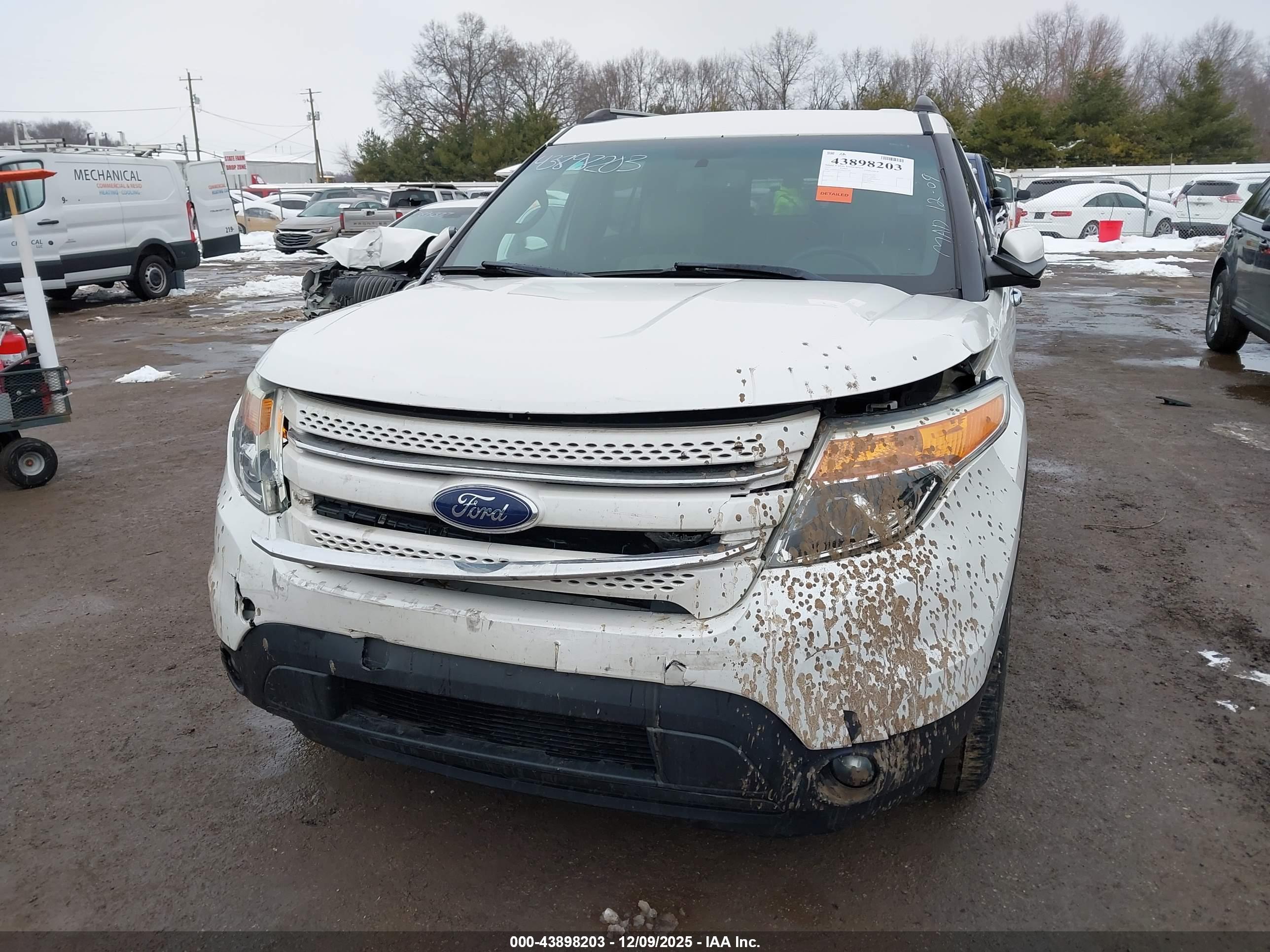 FORD EXPLORER image 6