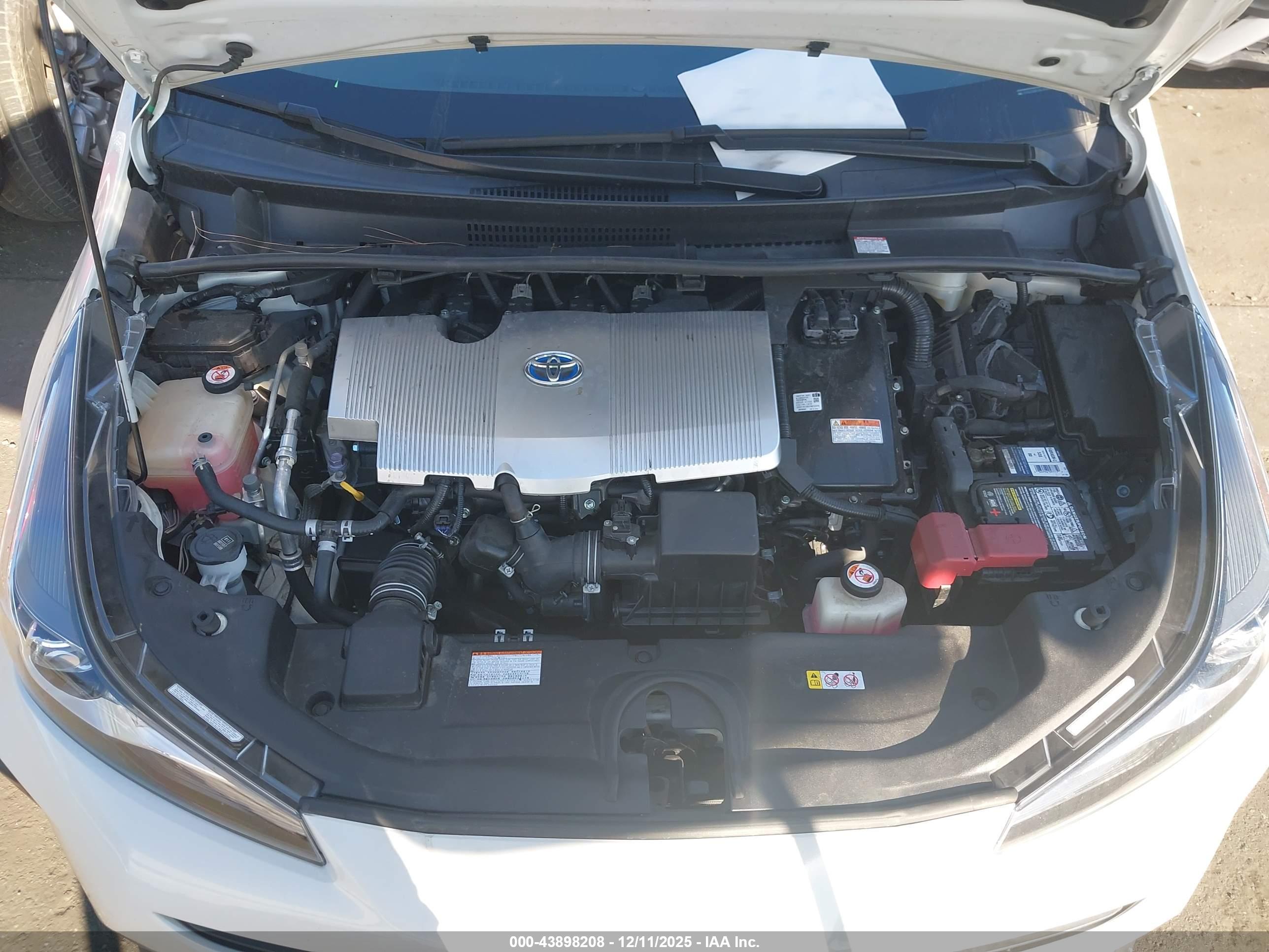 TOYOTA PRIUS image 10