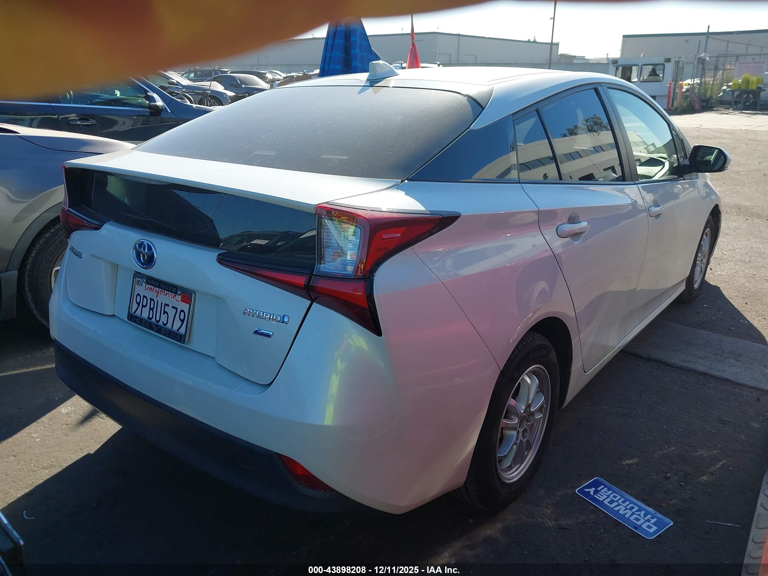 TOYOTA PRIUS image 4