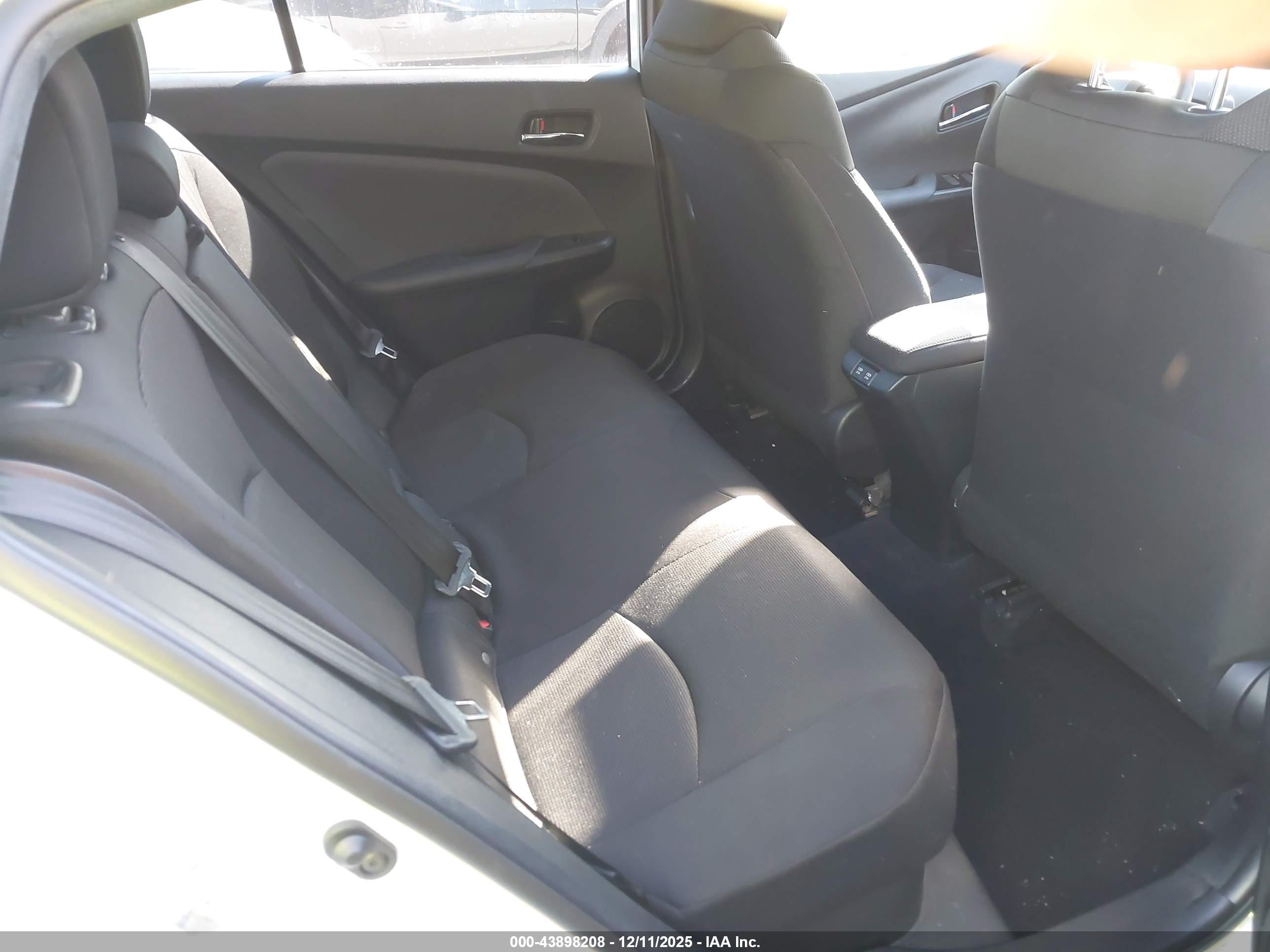 TOYOTA PRIUS image 8