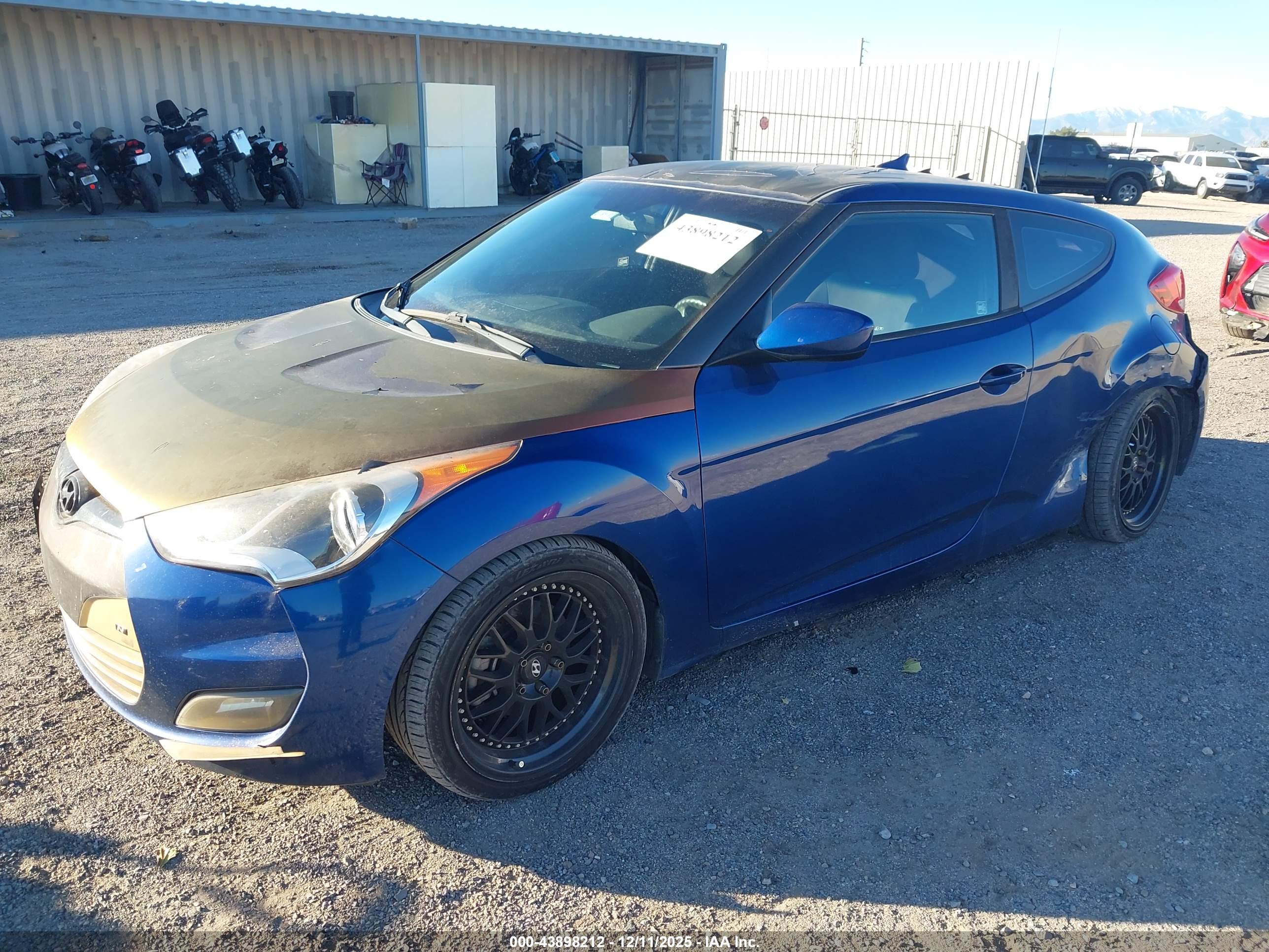 HYUNDAI VELOSTER image 2