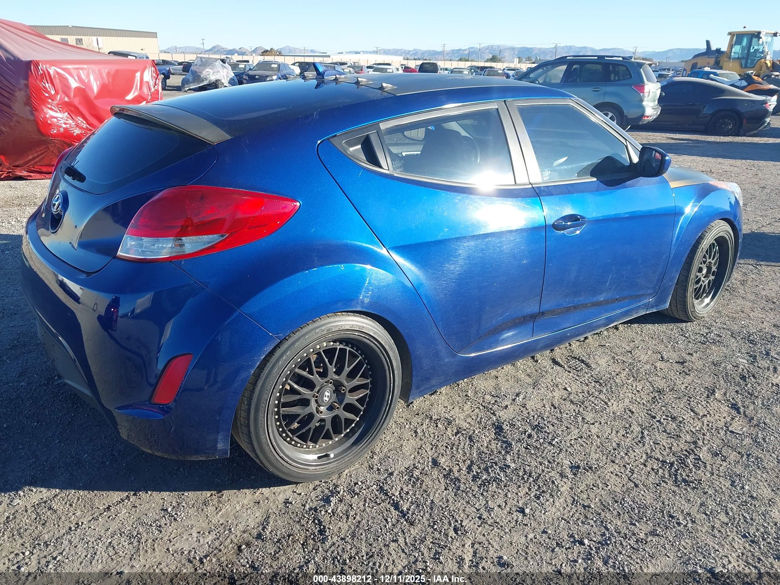 HYUNDAI VELOSTER image 4