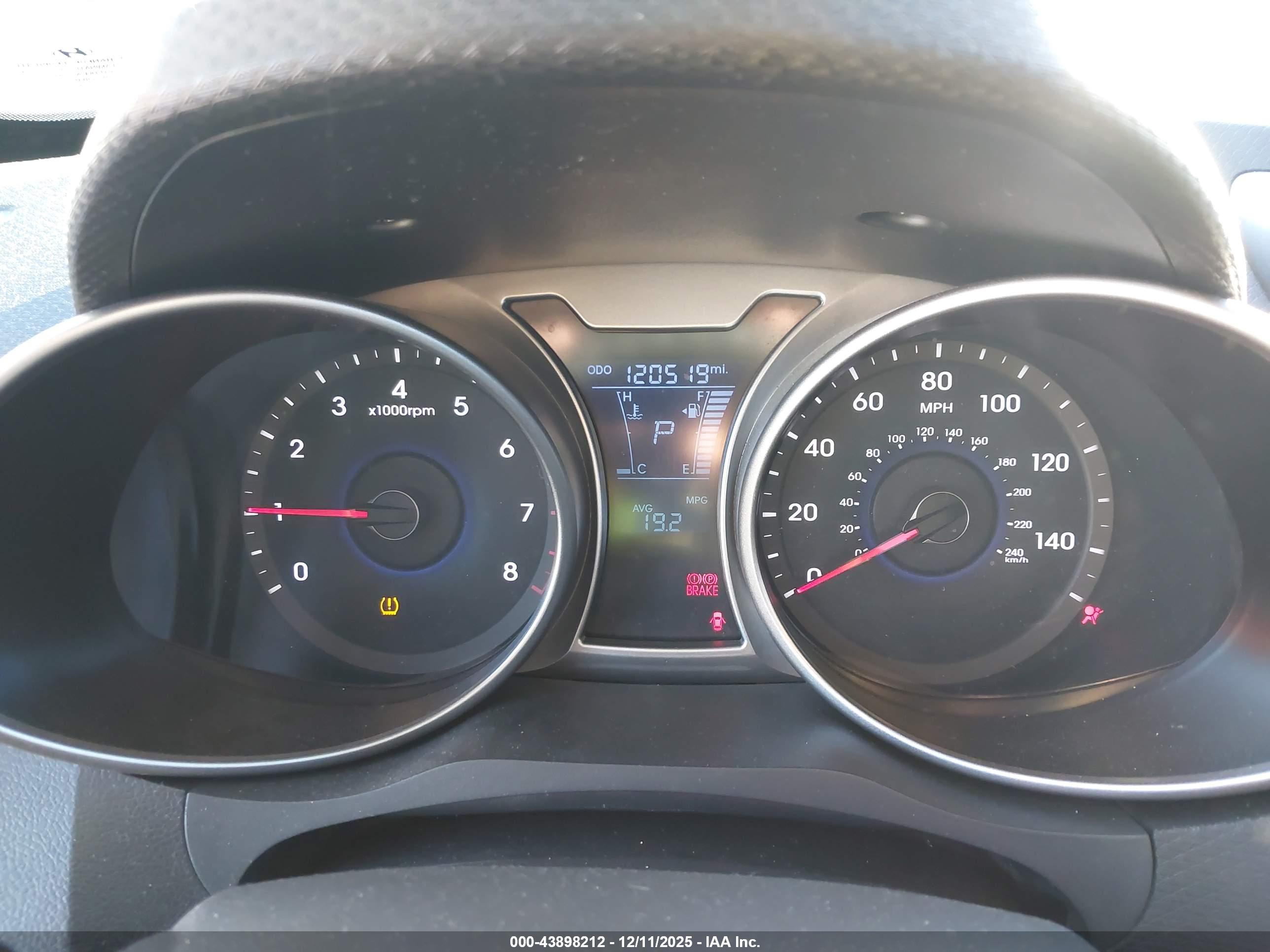 HYUNDAI VELOSTER image 7