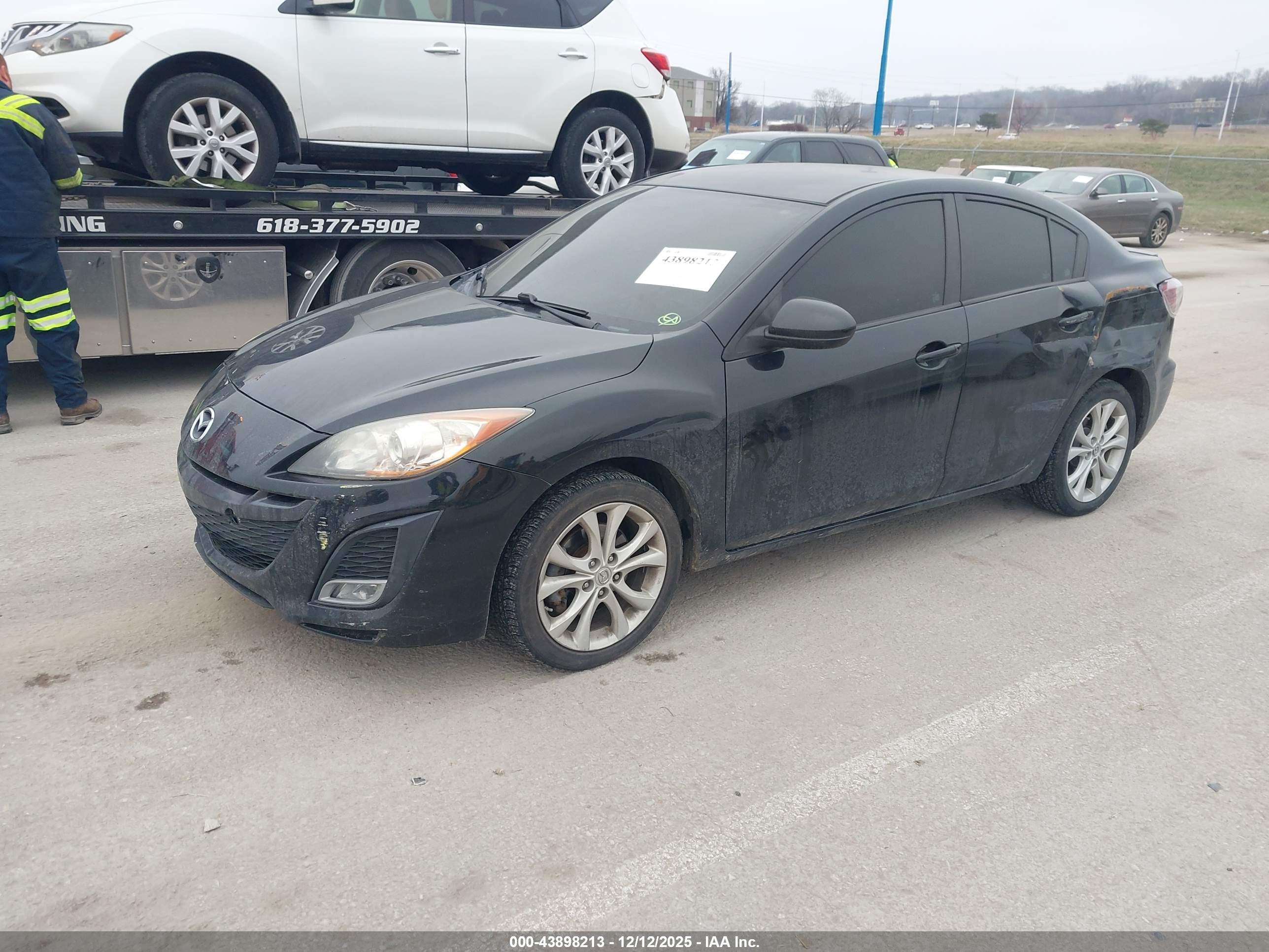 MAZDA MAZDA3 image 2