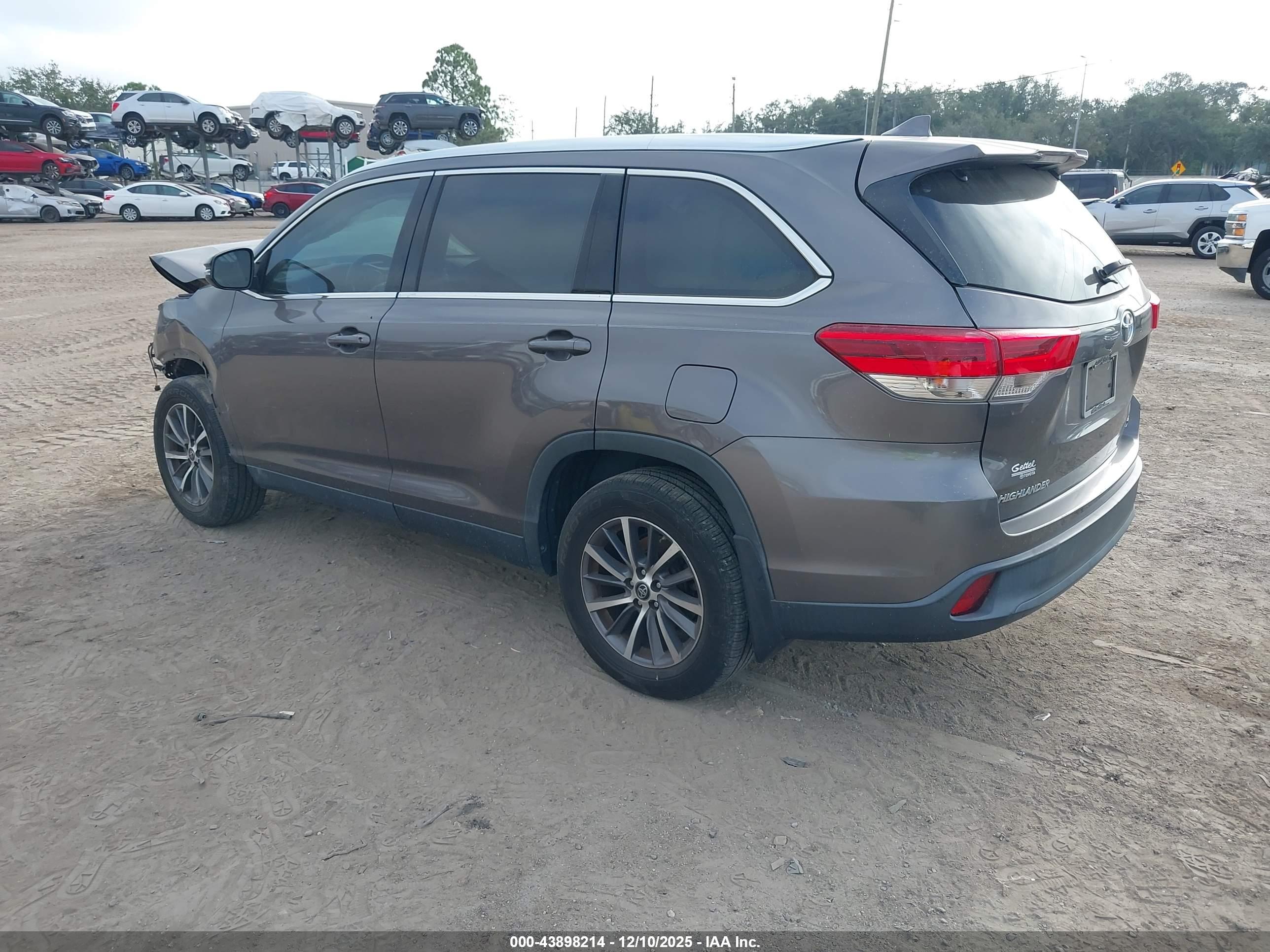 TOYOTA HIGHLANDER image 3