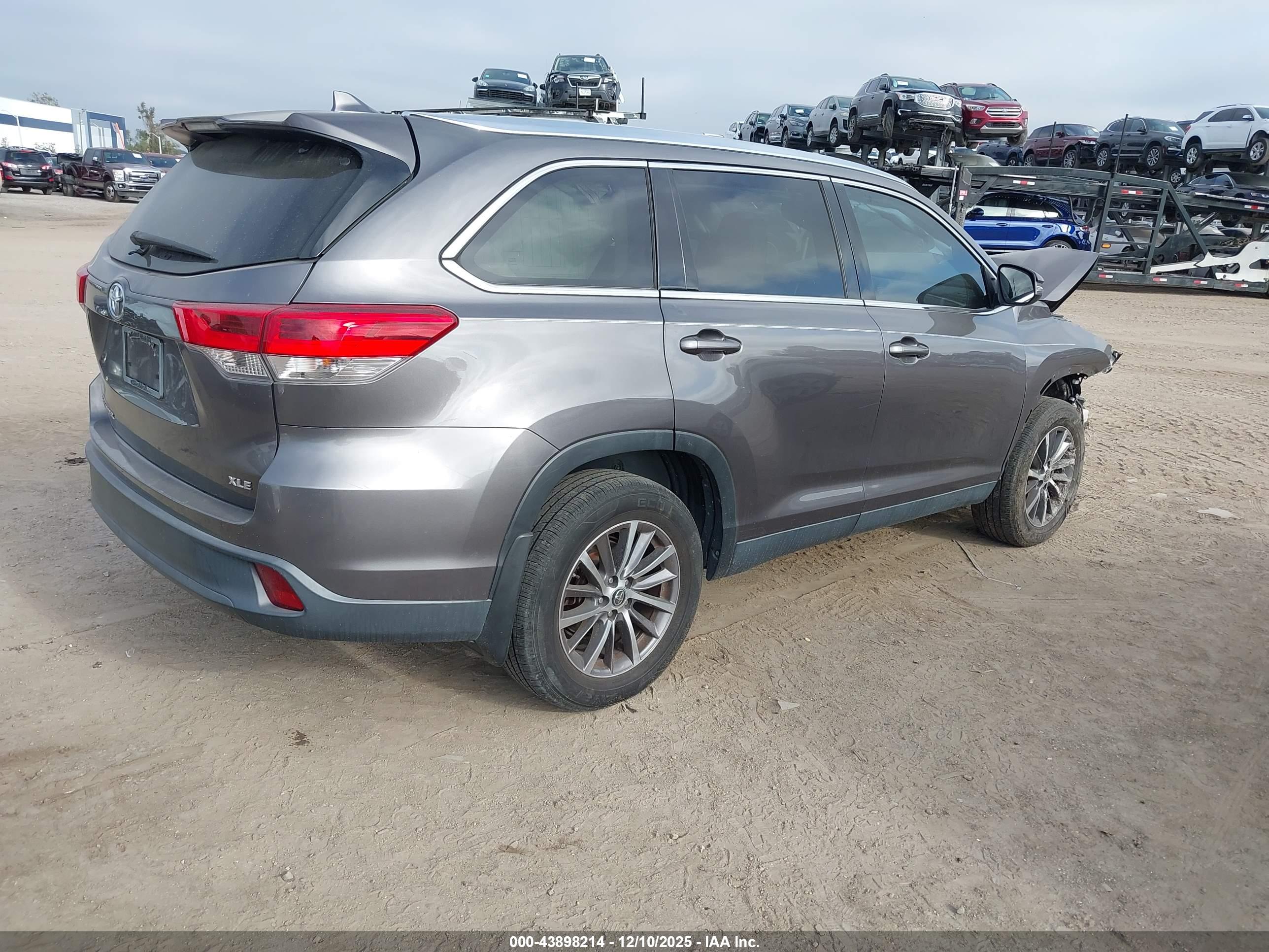 TOYOTA HIGHLANDER image 4