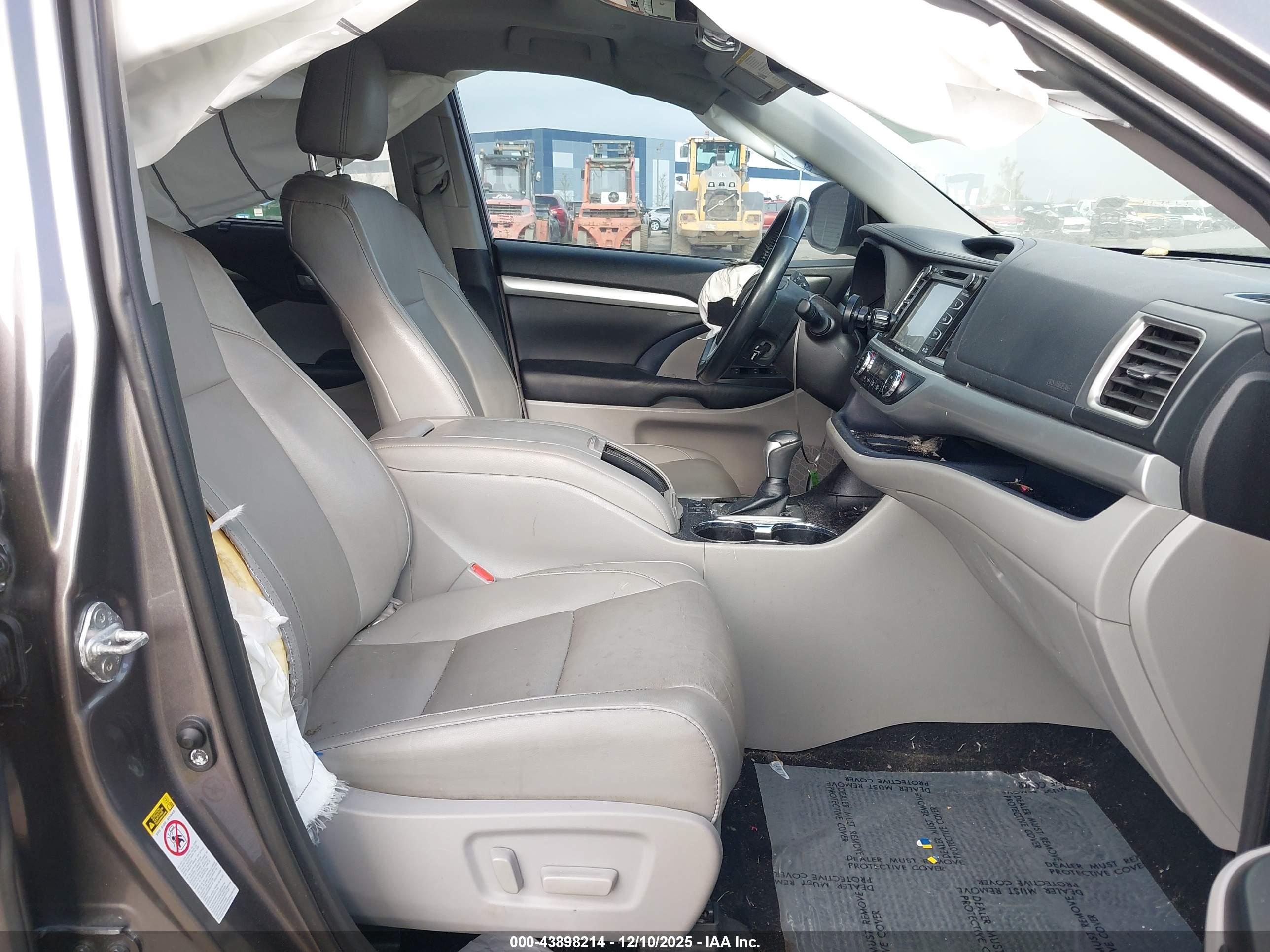 TOYOTA HIGHLANDER image 5