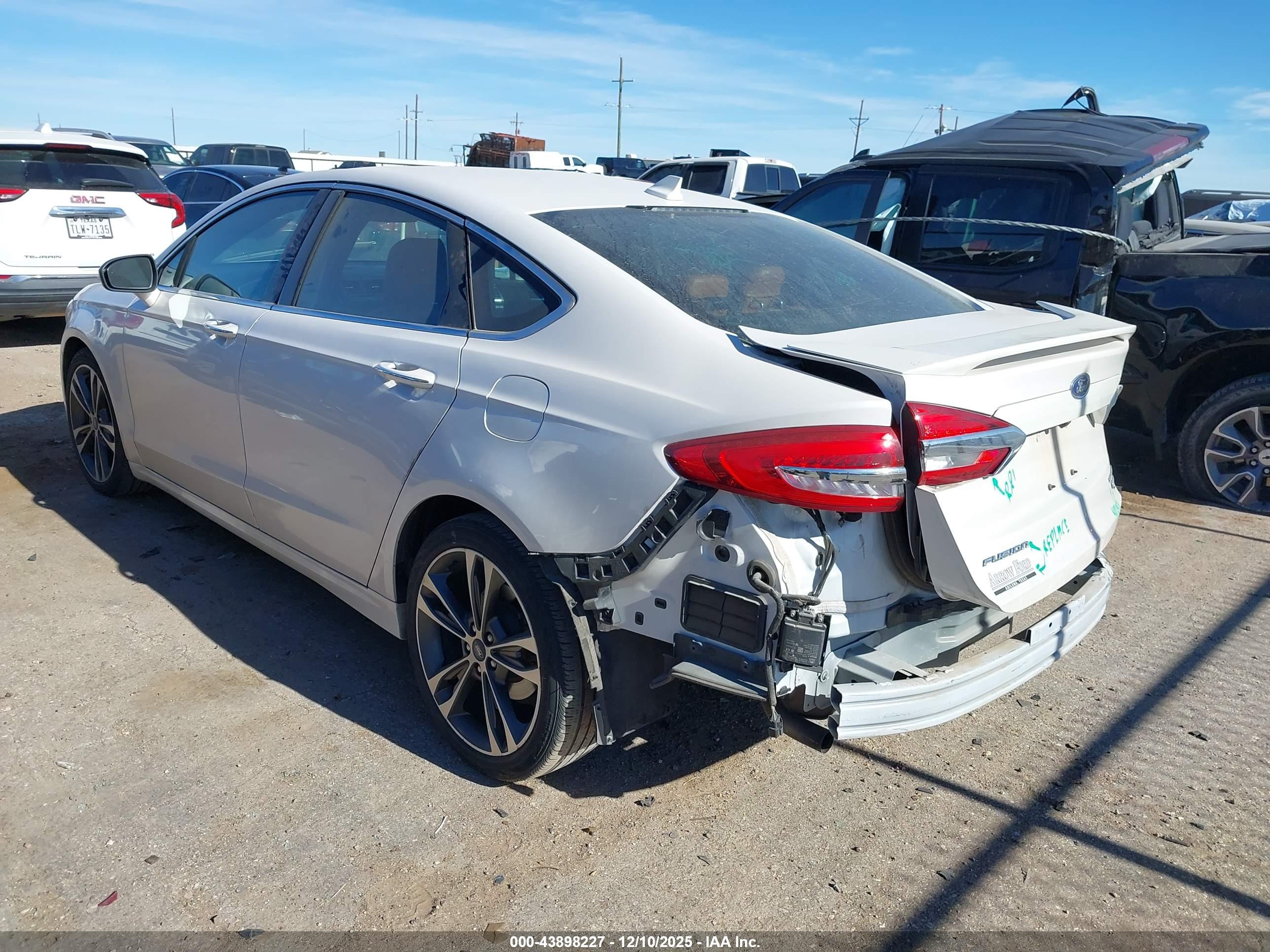 FORD FUSION image 3