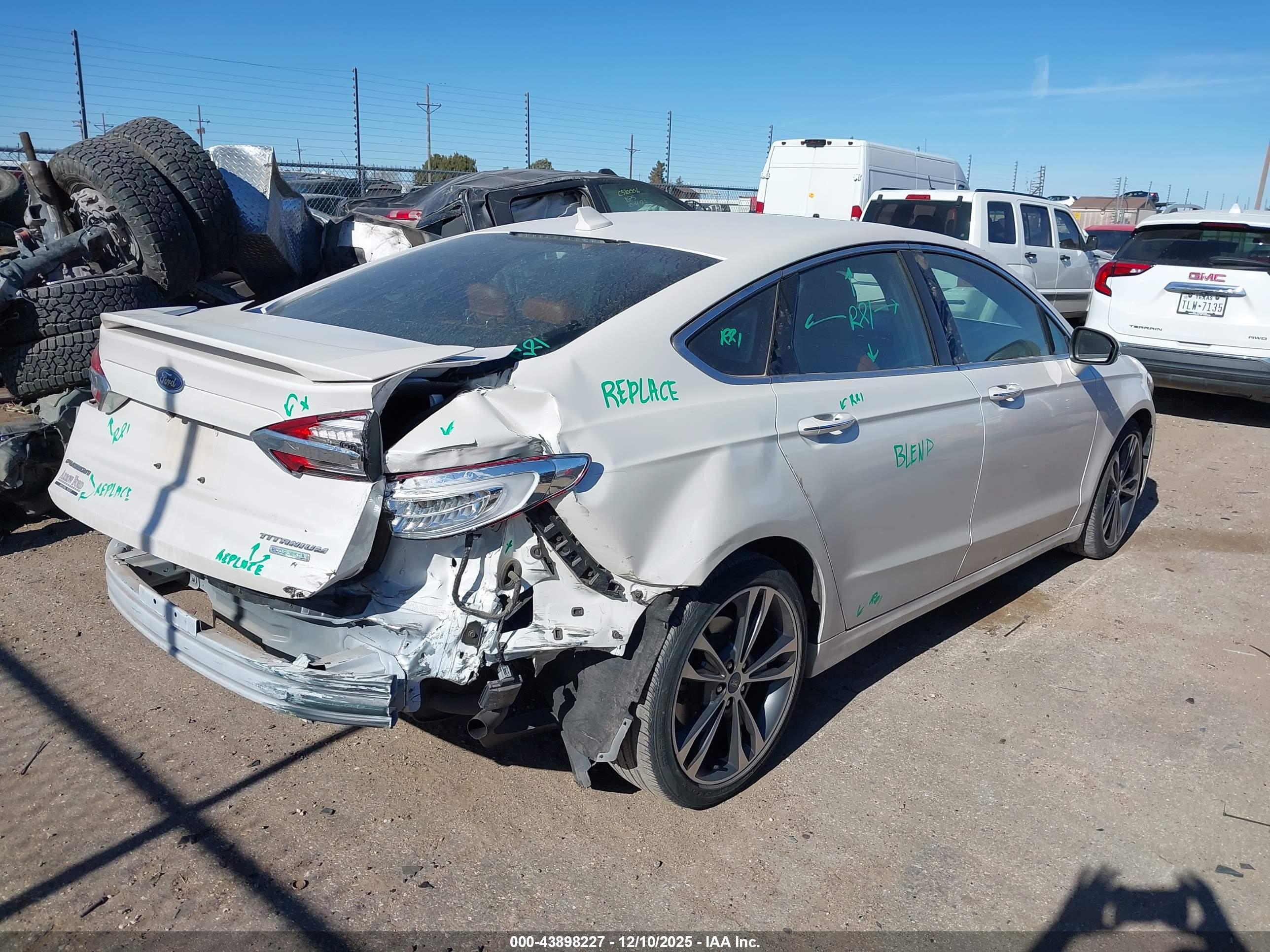 FORD FUSION image 4