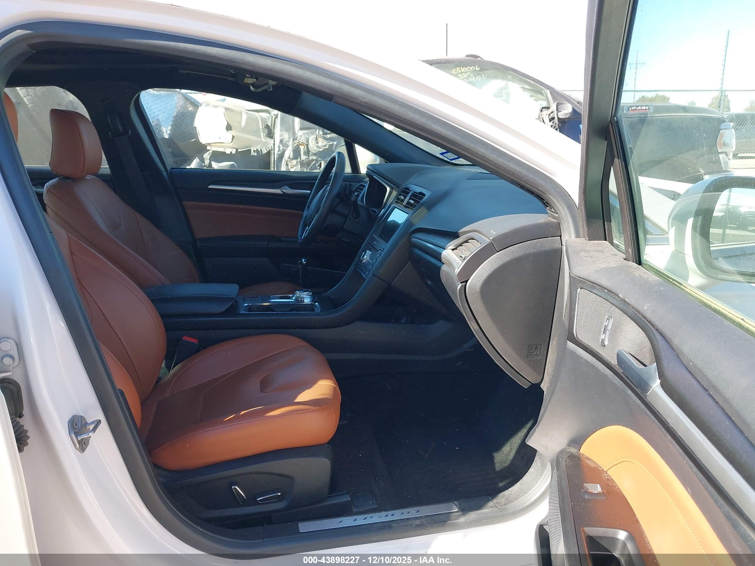 FORD FUSION image 5