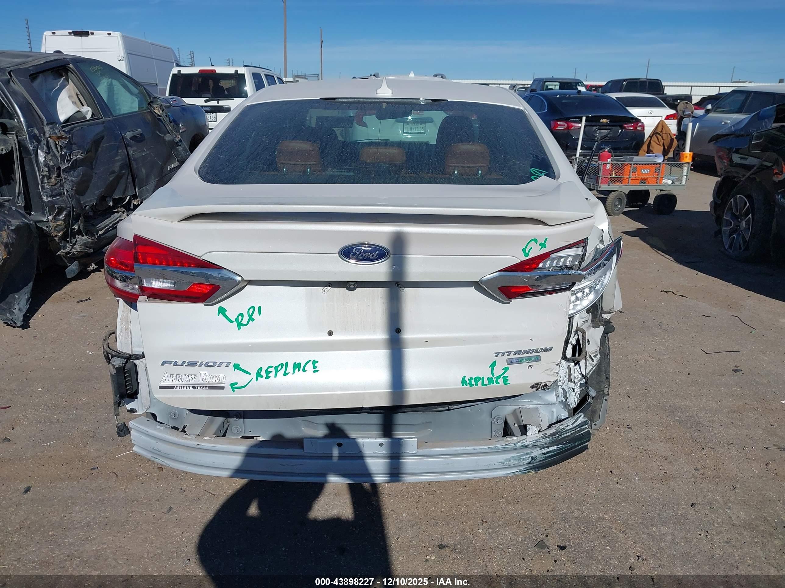 FORD FUSION image 6
