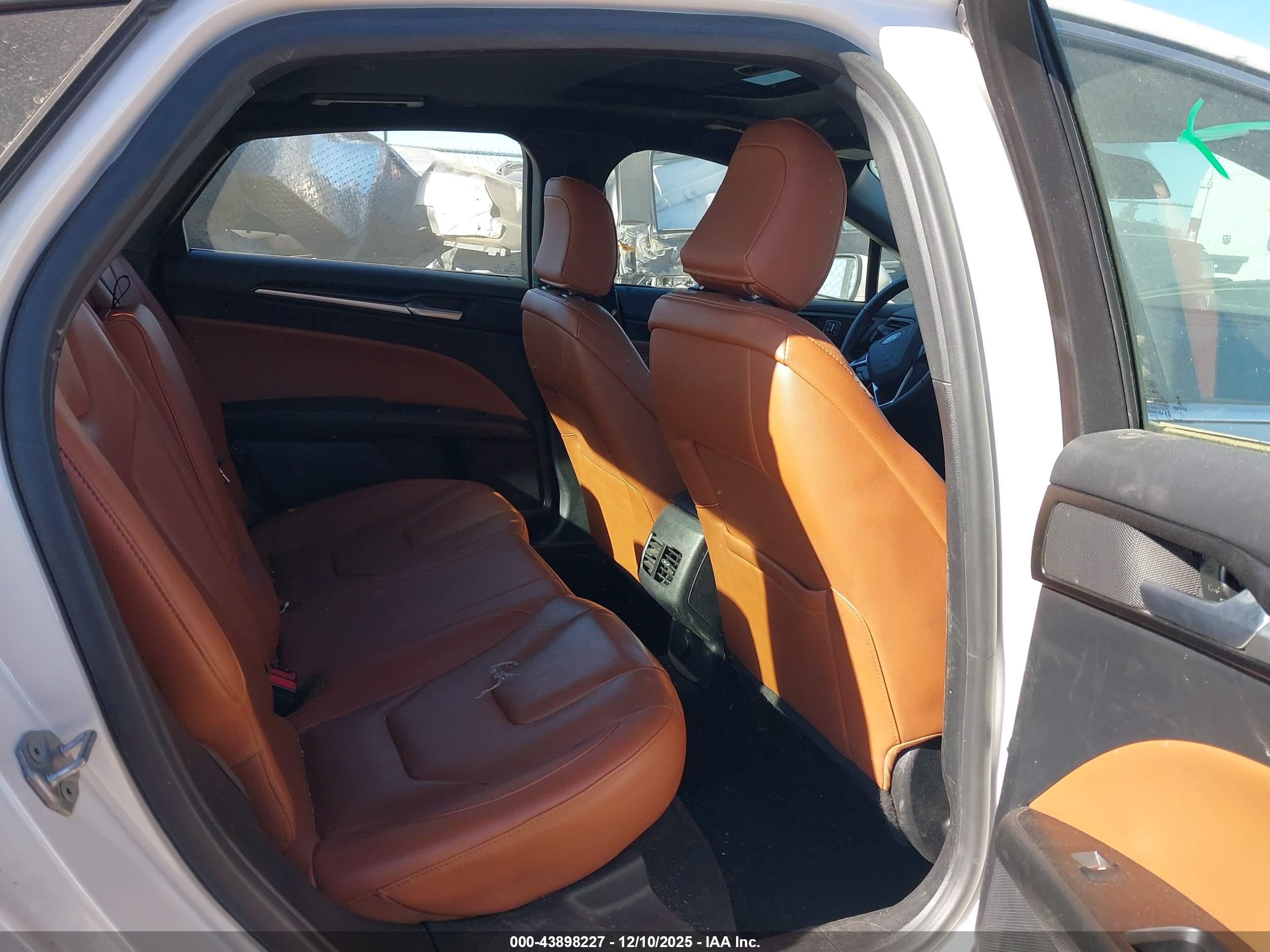 FORD FUSION image 8