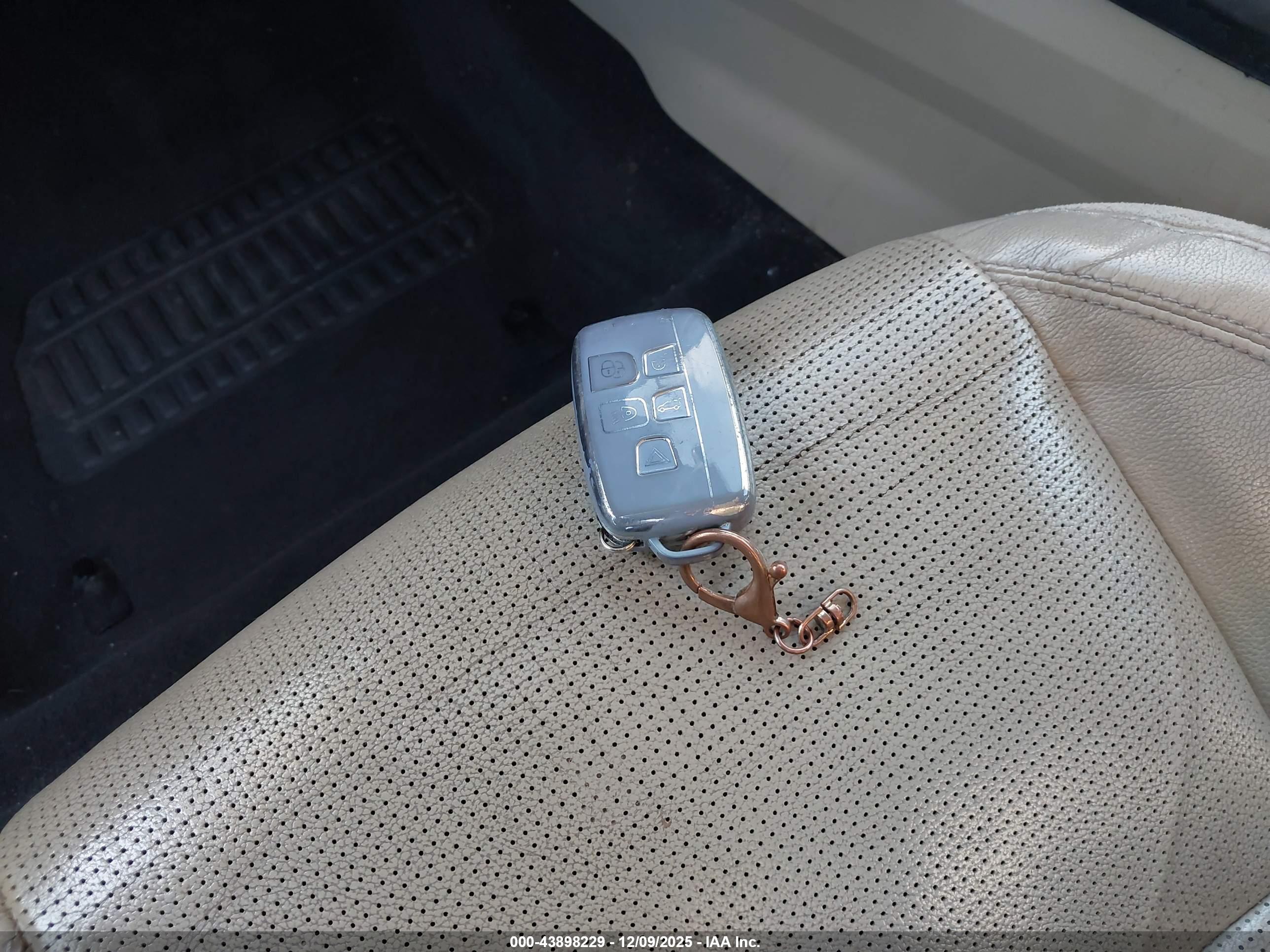 LAND ROVER image 11