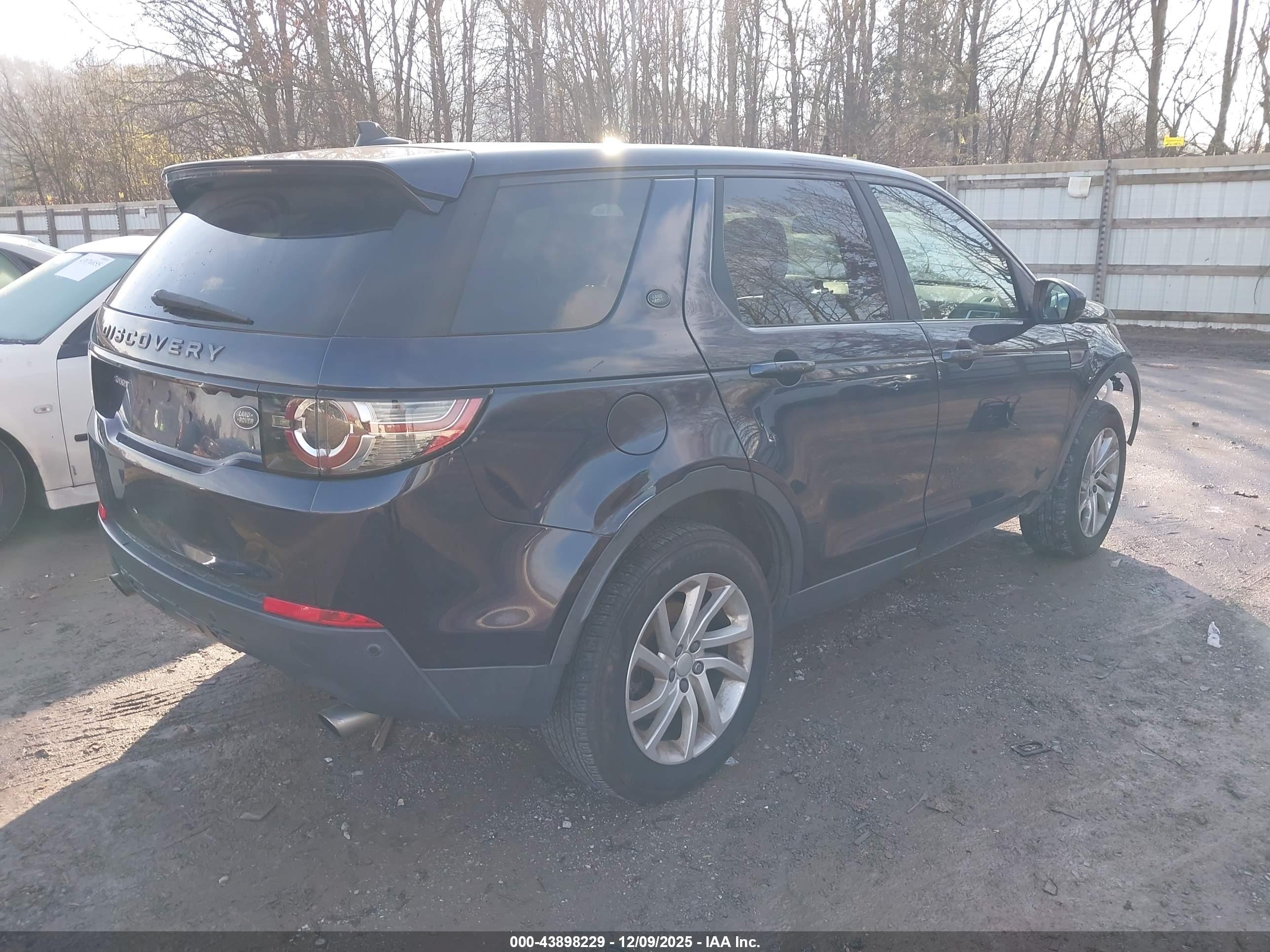 LAND ROVER image 4