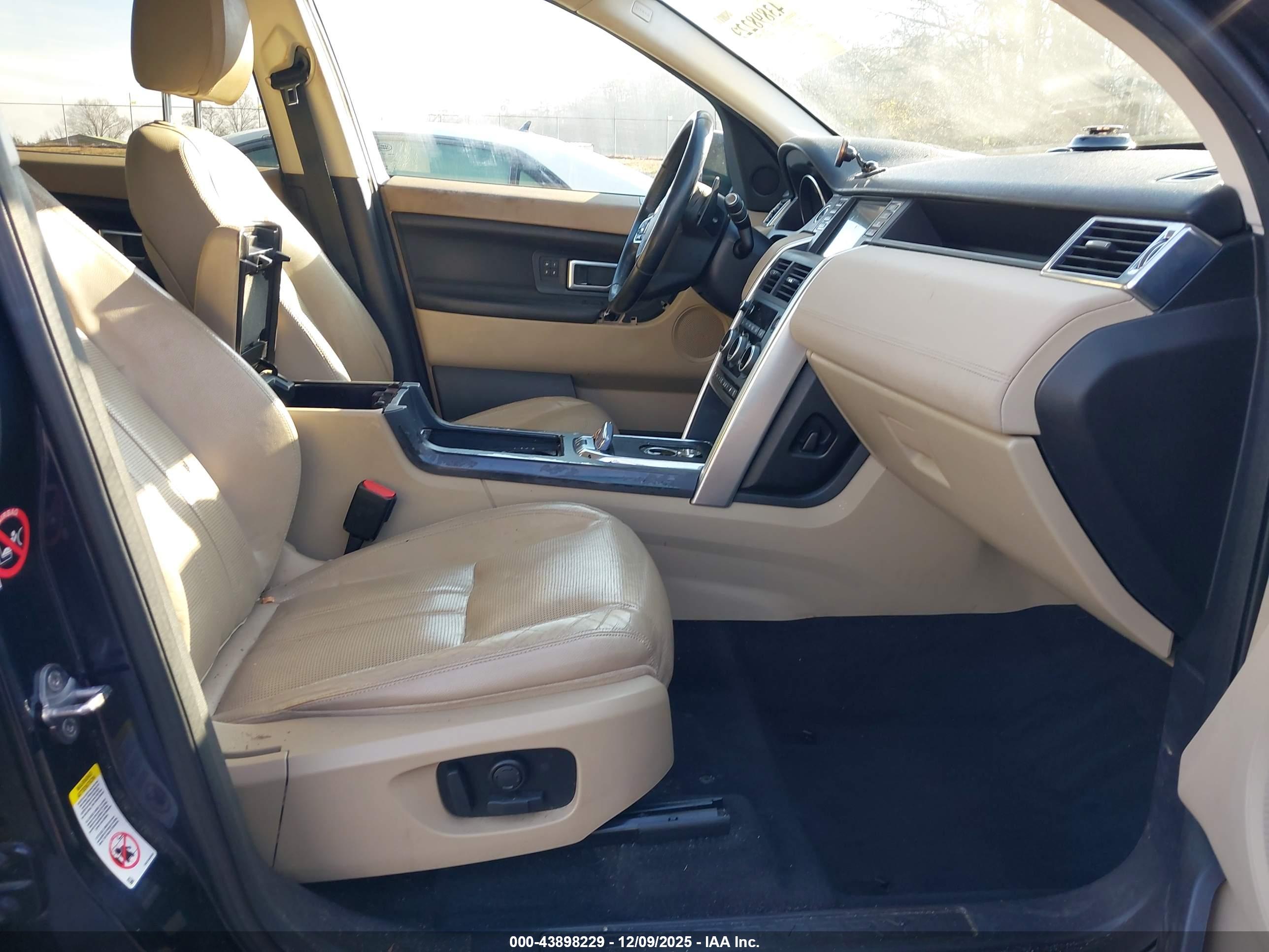 LAND ROVER image 5