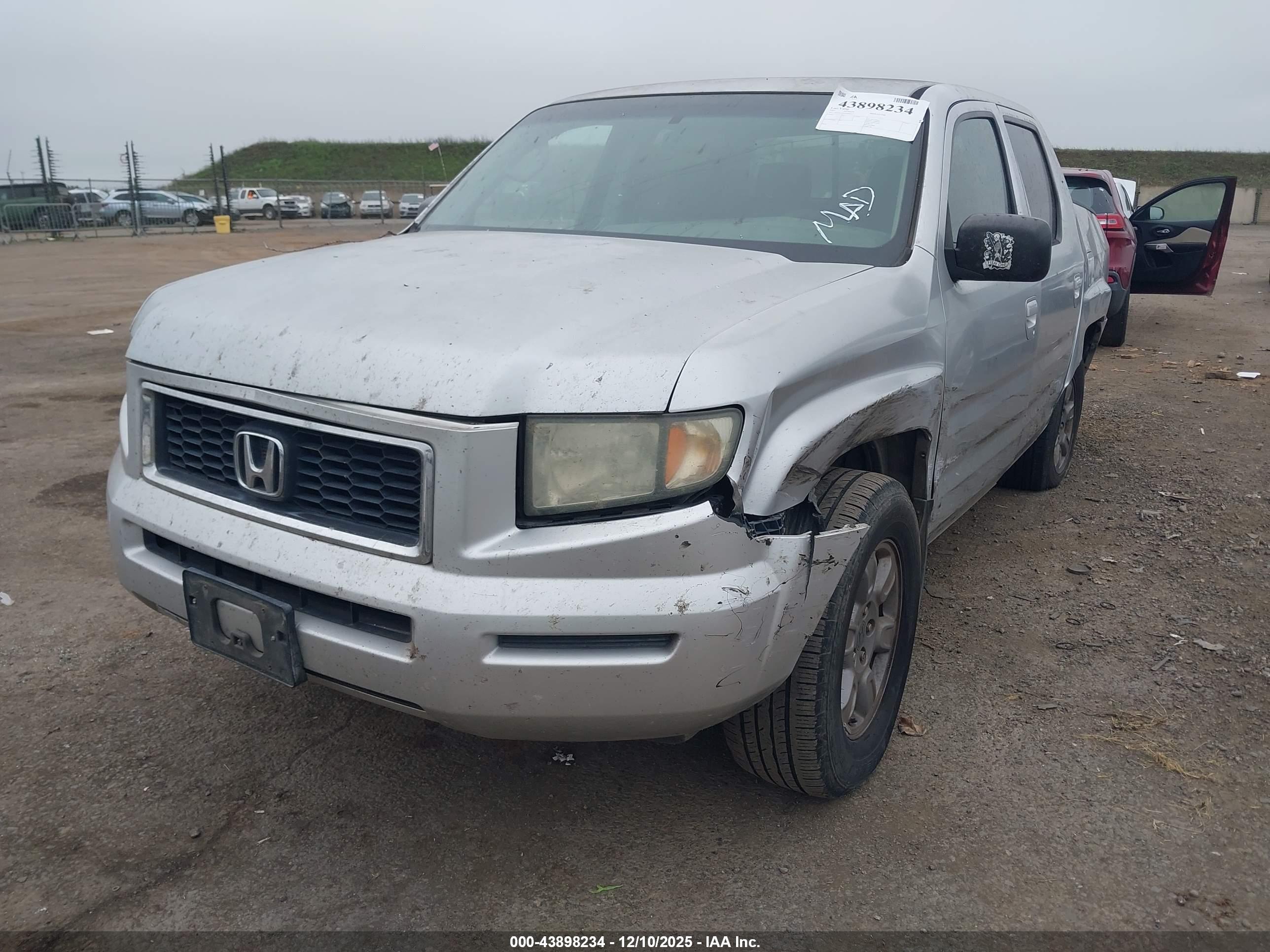 HONDA RIDGELINE image 2