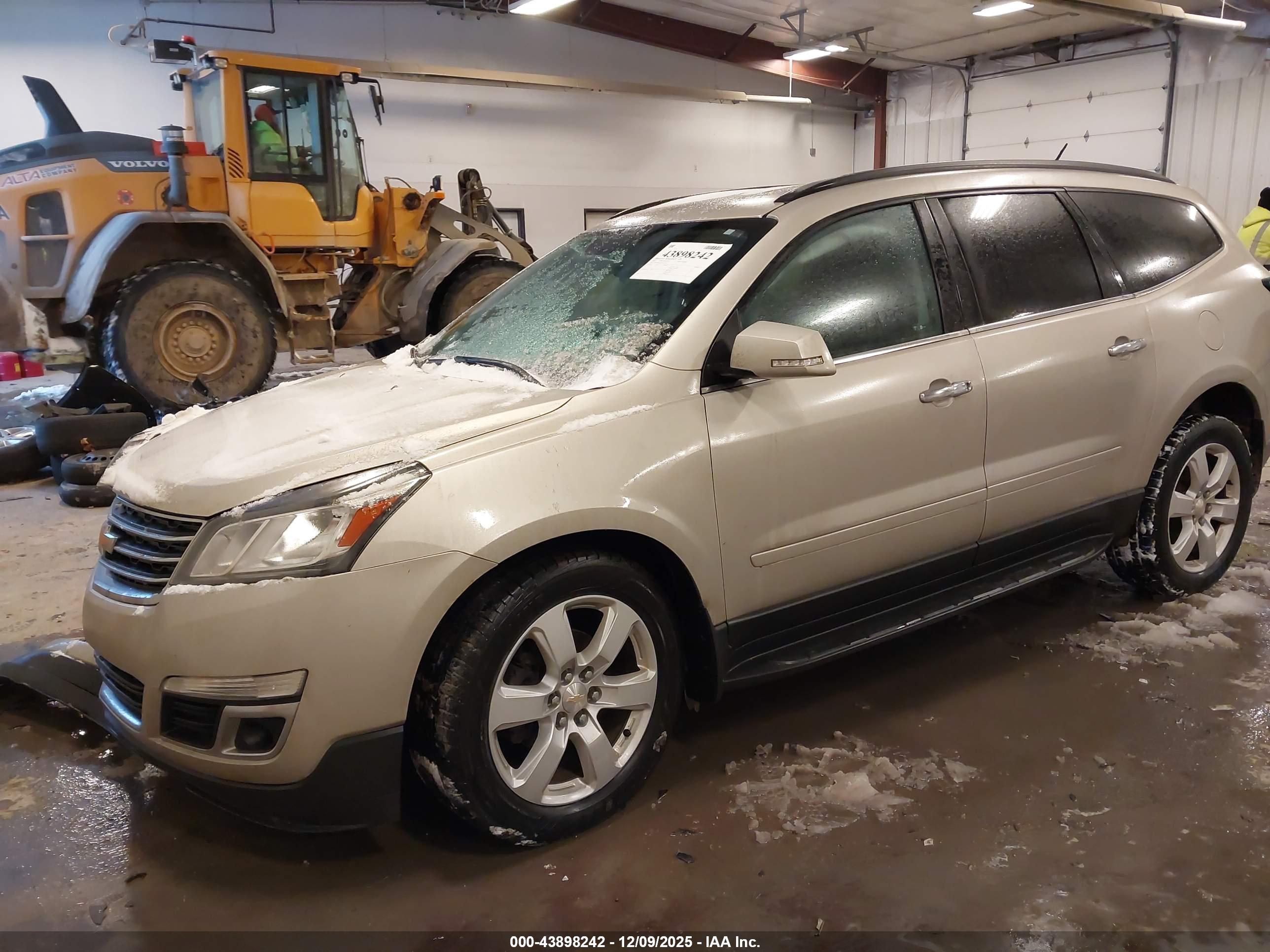 CHEVROLET TRAVERSE image 2