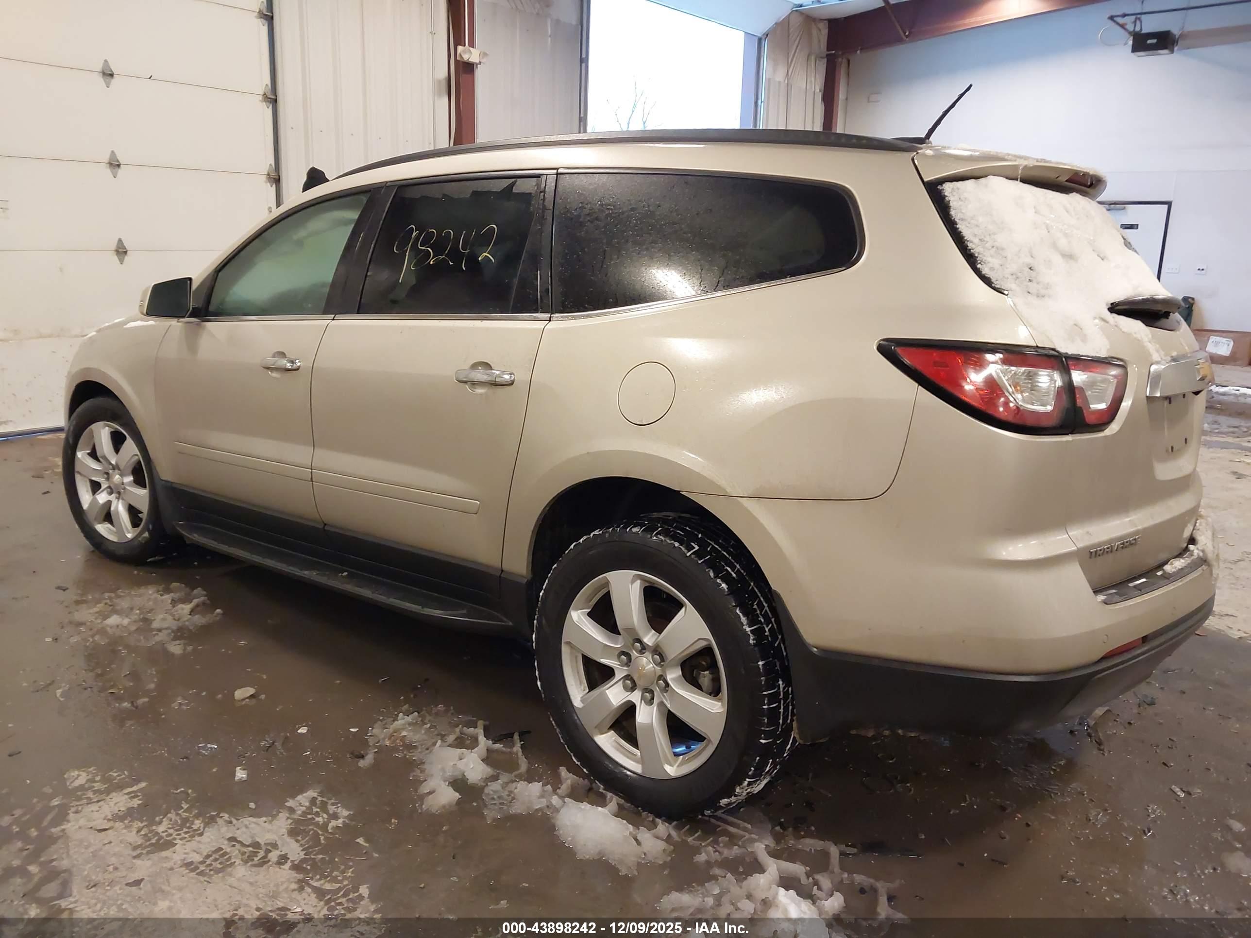 CHEVROLET TRAVERSE image 3