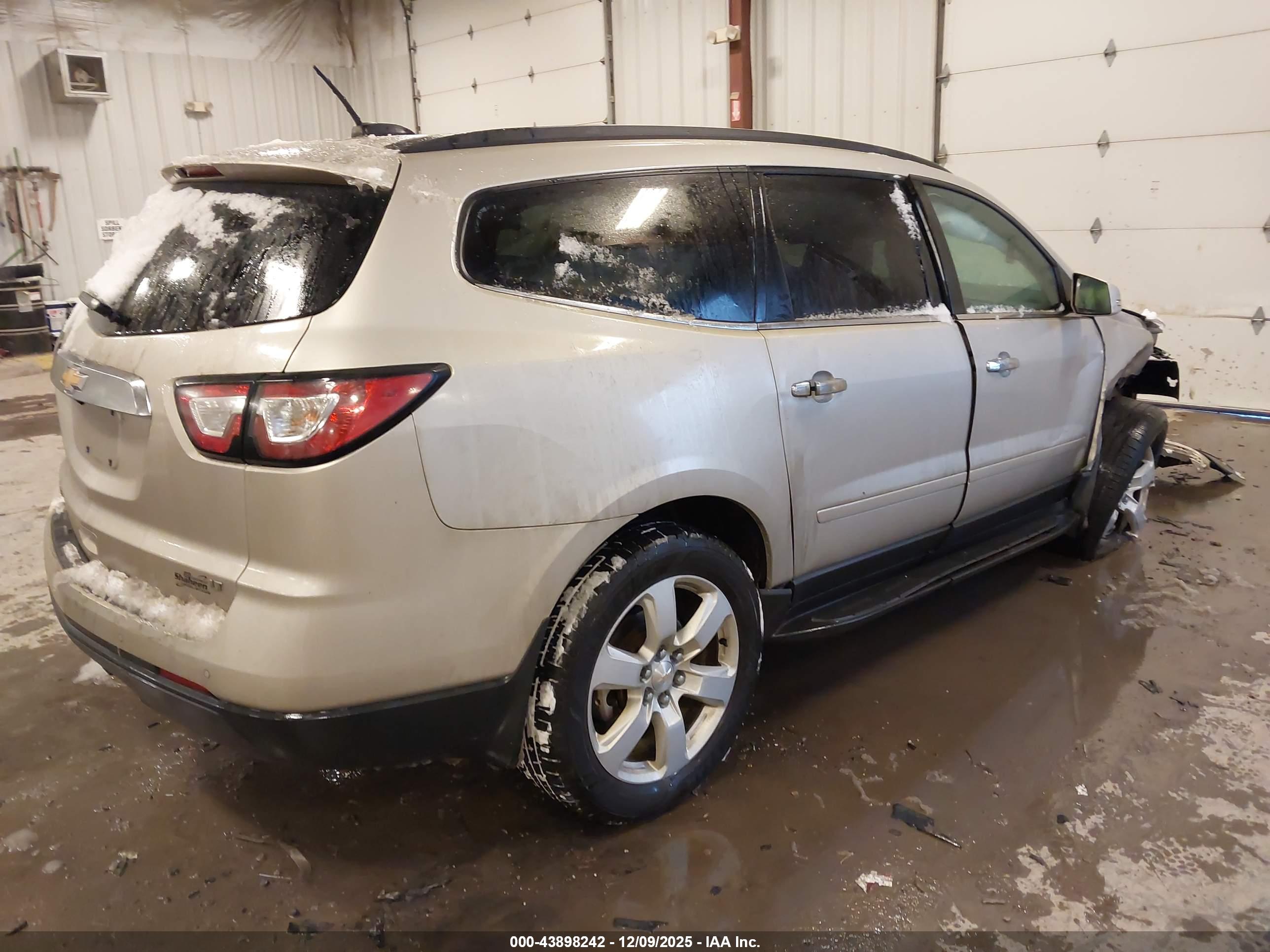CHEVROLET TRAVERSE image 4