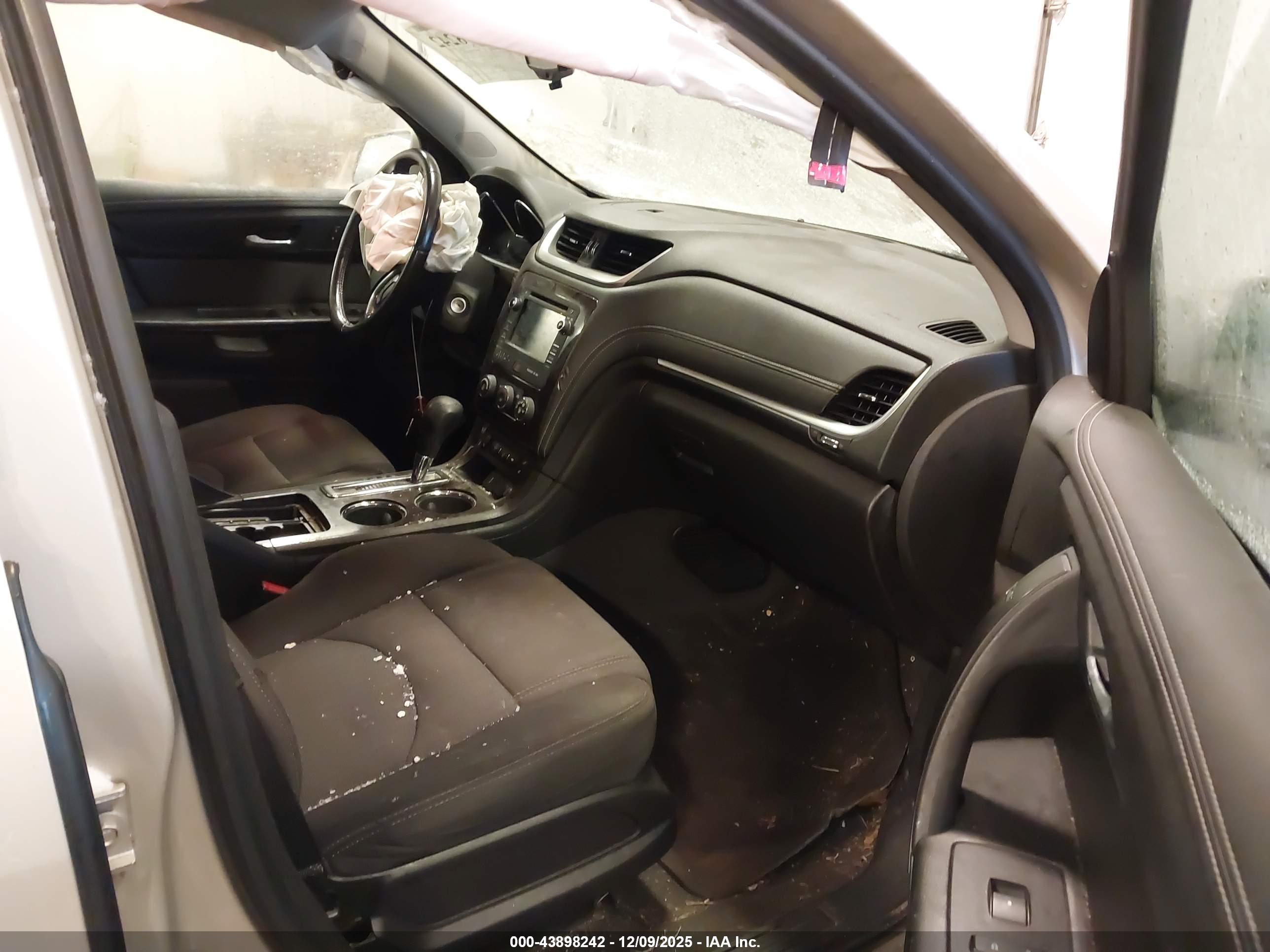 CHEVROLET TRAVERSE image 5
