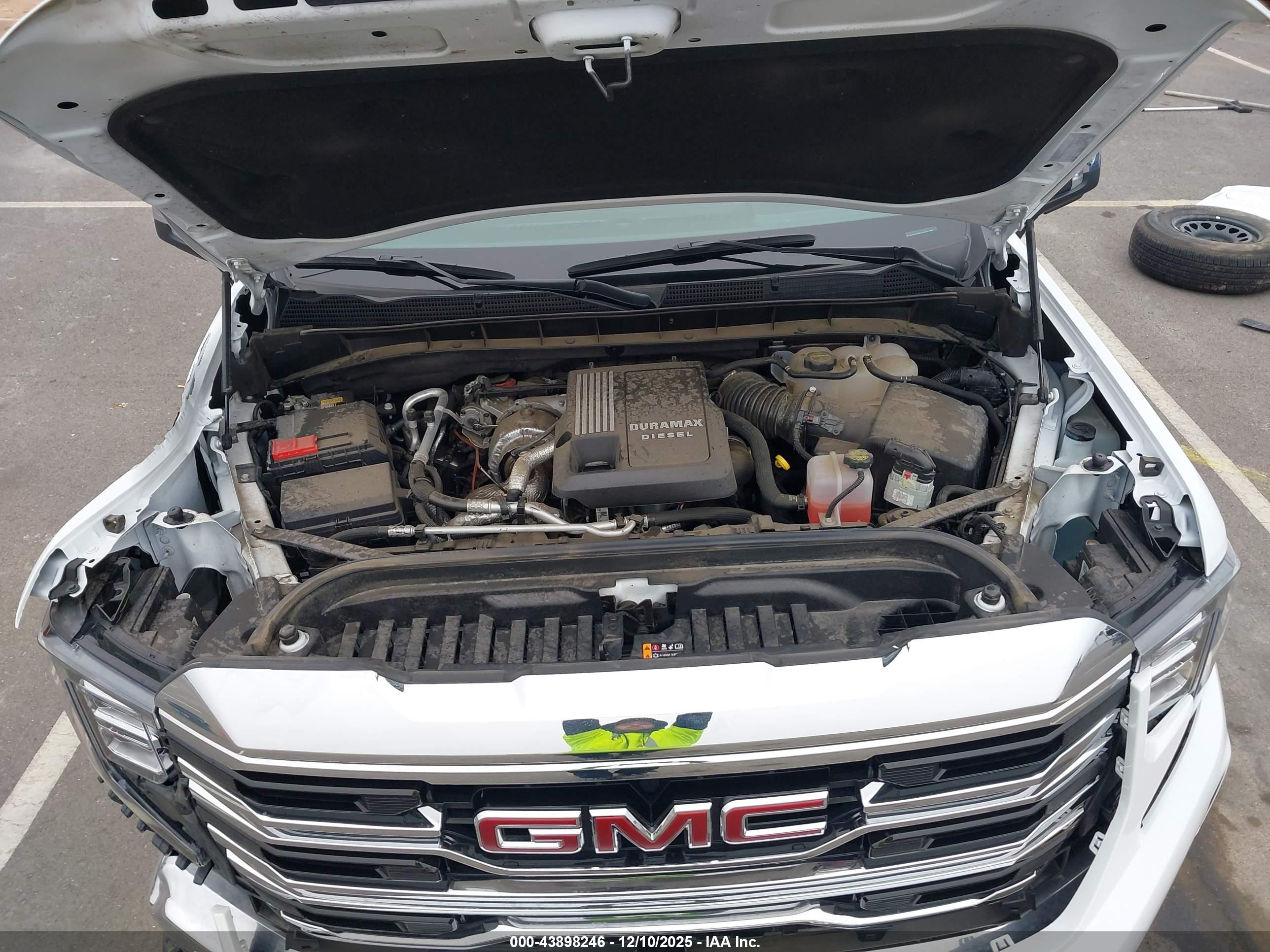 GMC SIERRA image 10