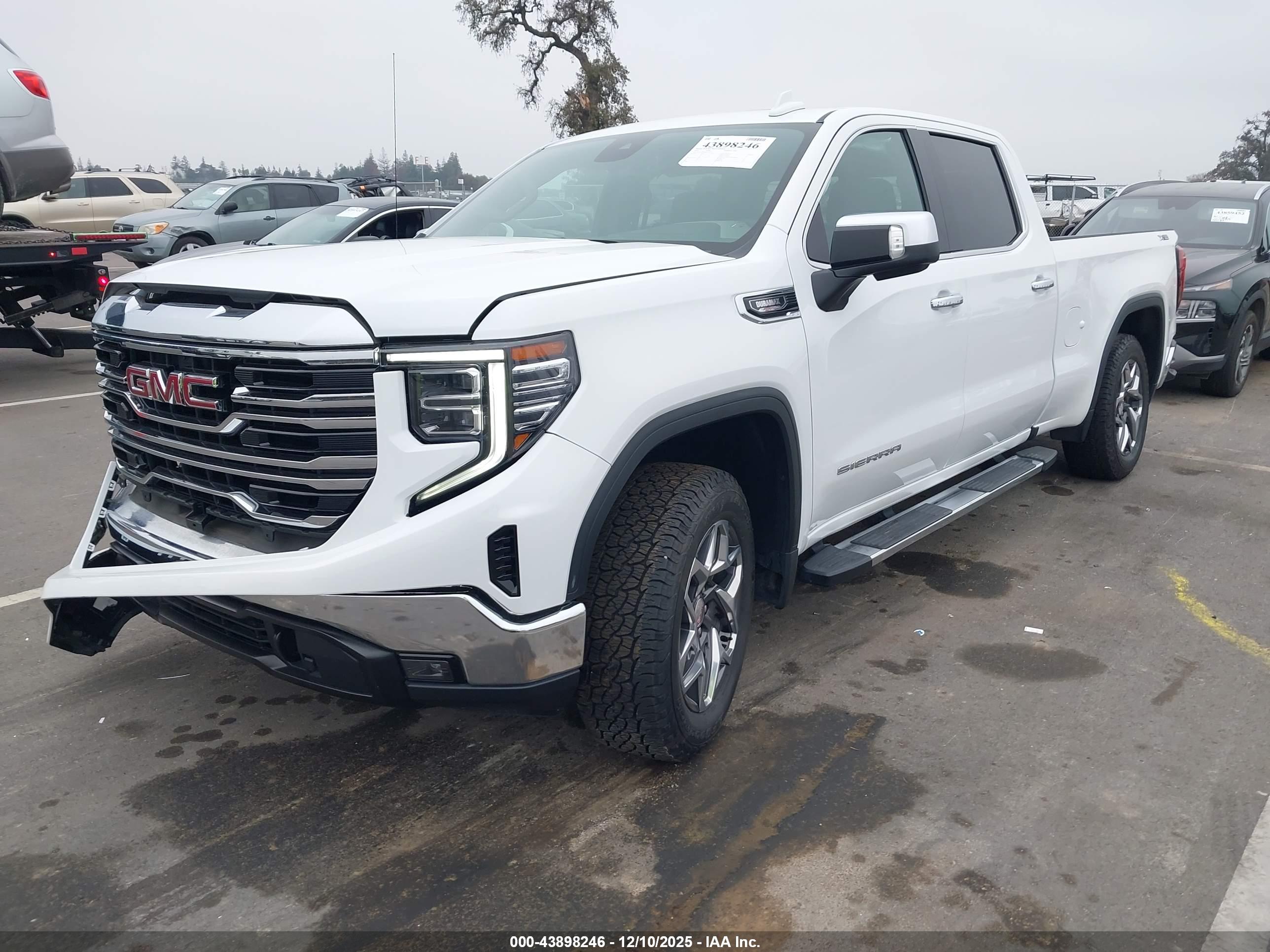 GMC SIERRA image 2