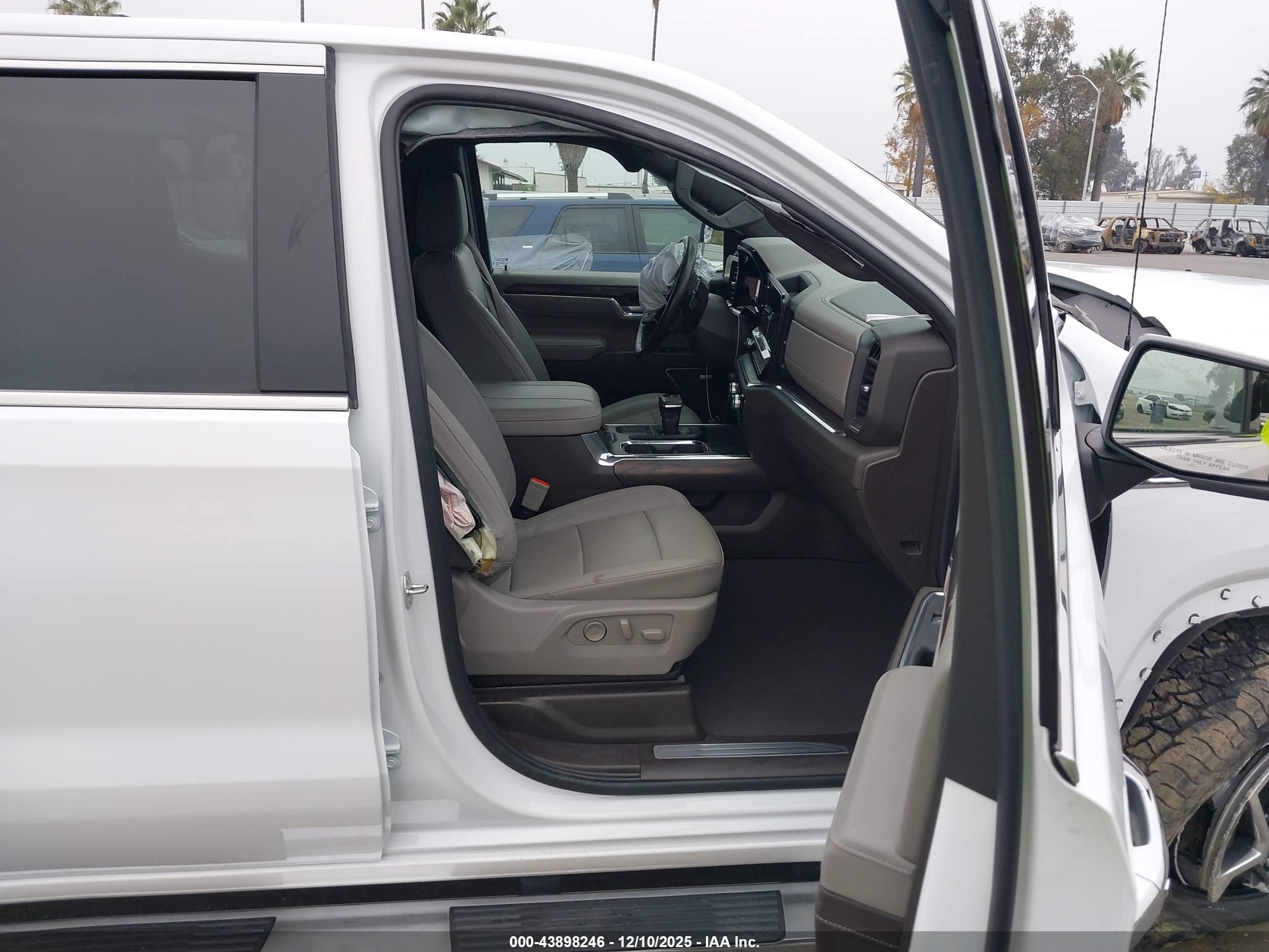 GMC SIERRA image 5