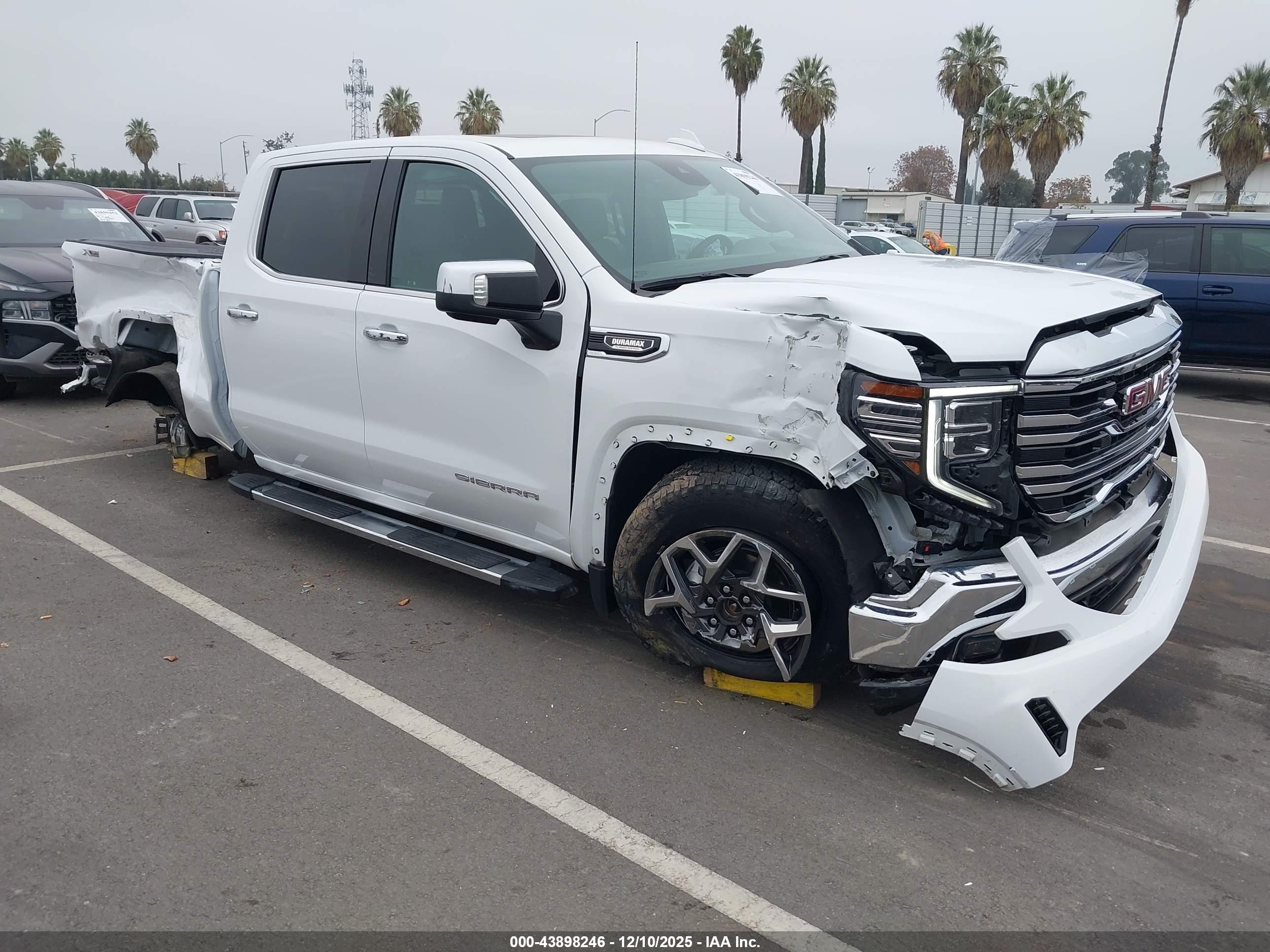 GMC SIERRA image 6