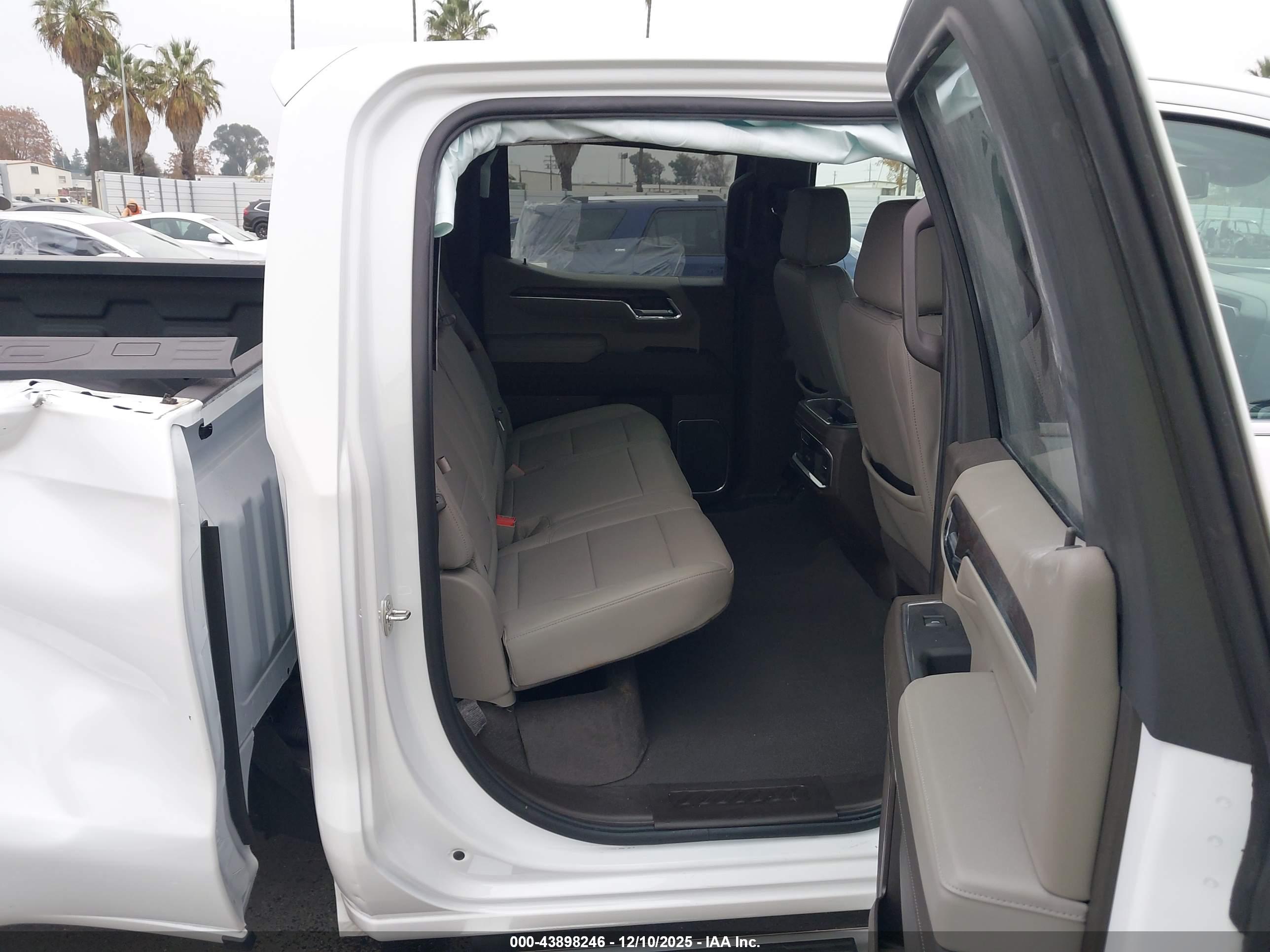 GMC SIERRA image 8