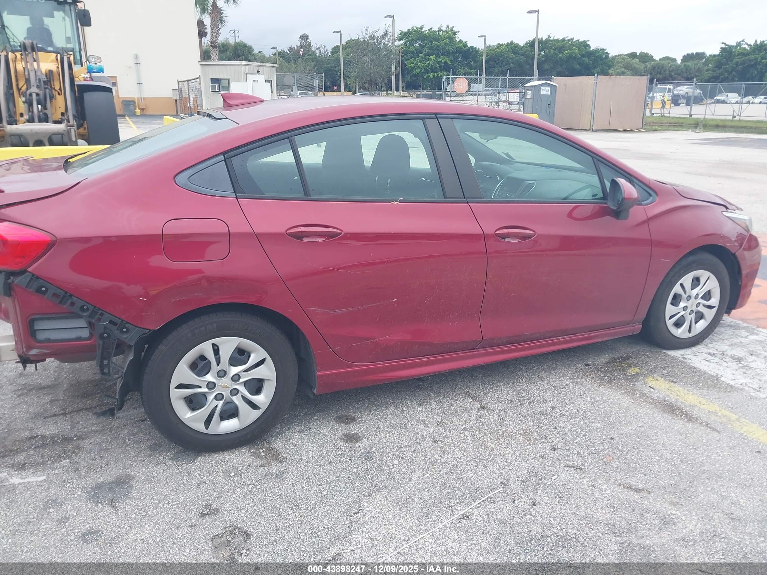 CHEVROLET CRUZE image 6