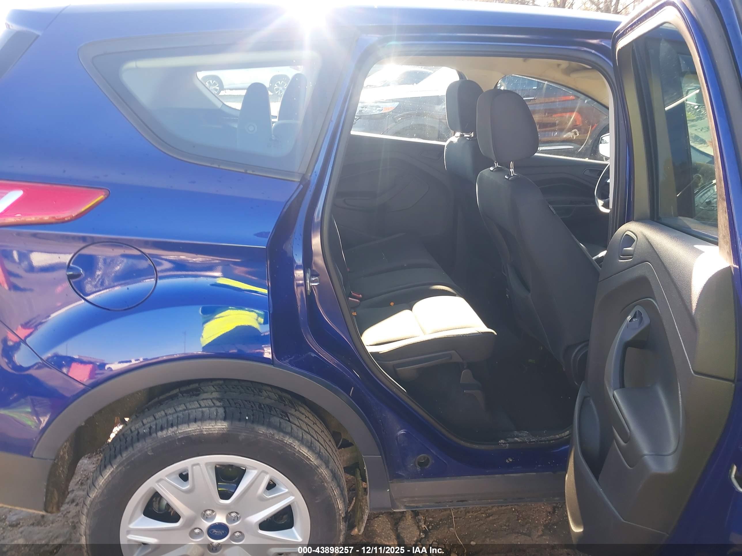 FORD ESCAPE image 8