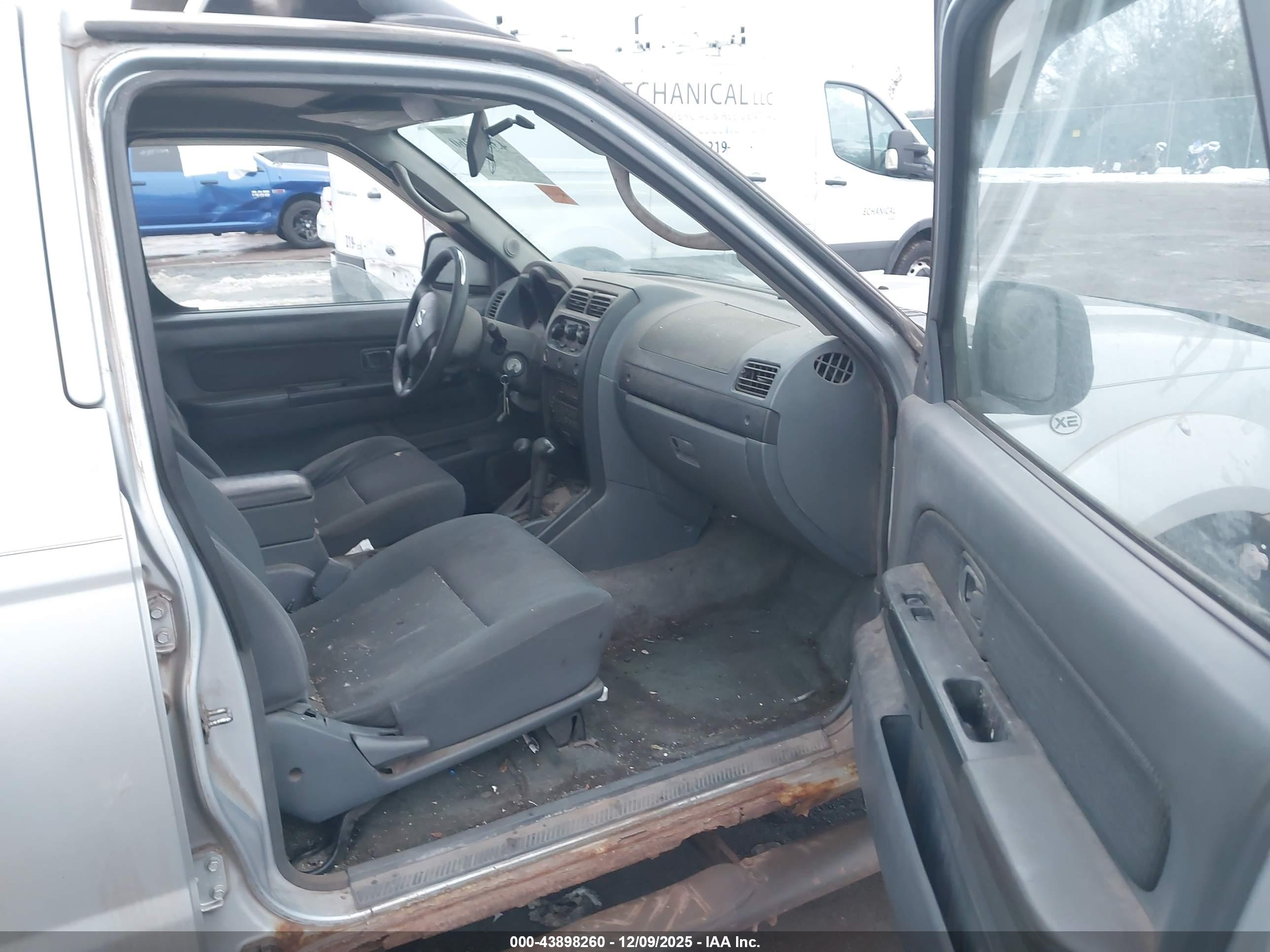 NISSAN FRONTIER image 5