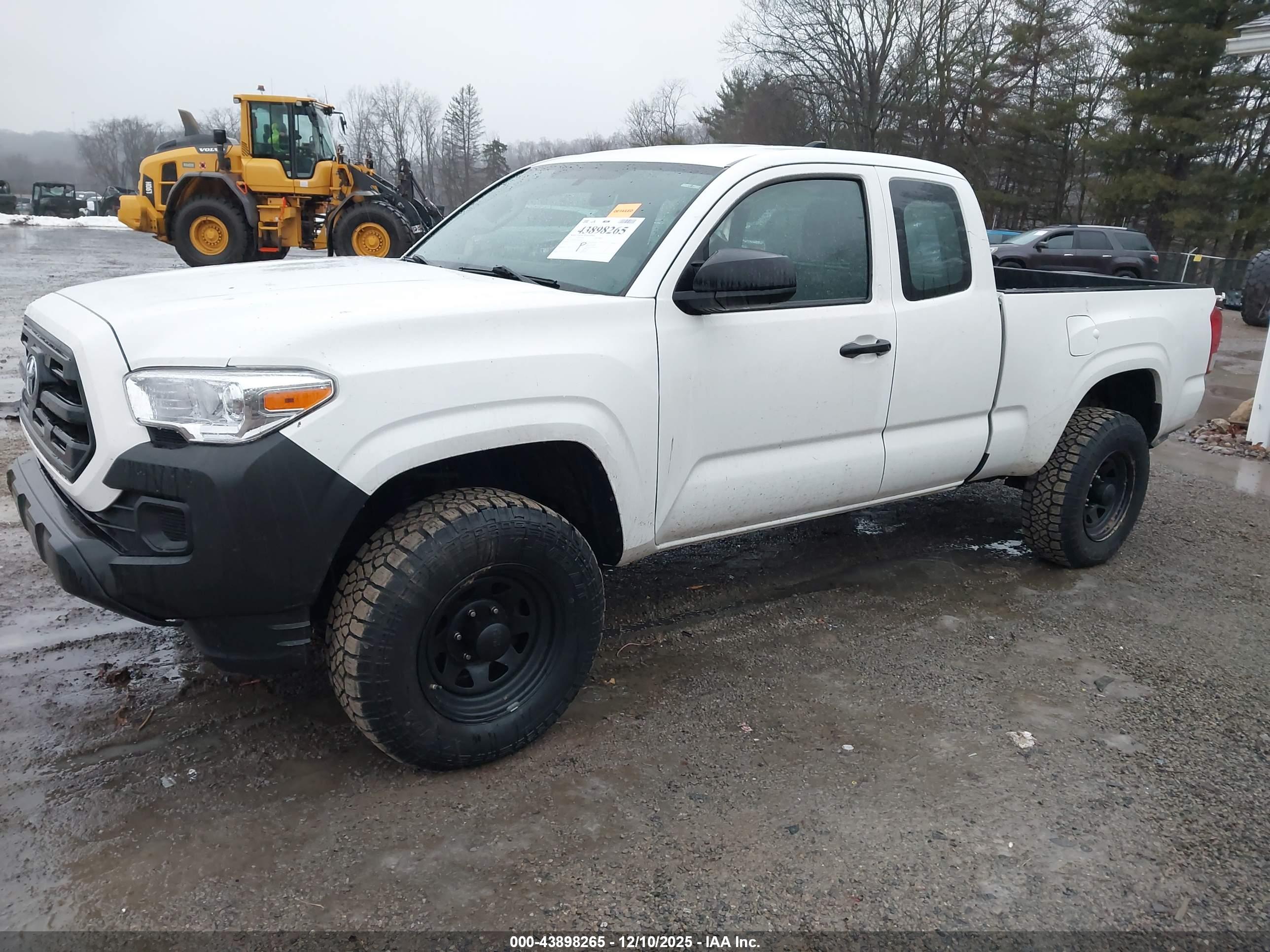 TOYOTA TACOMA image 2