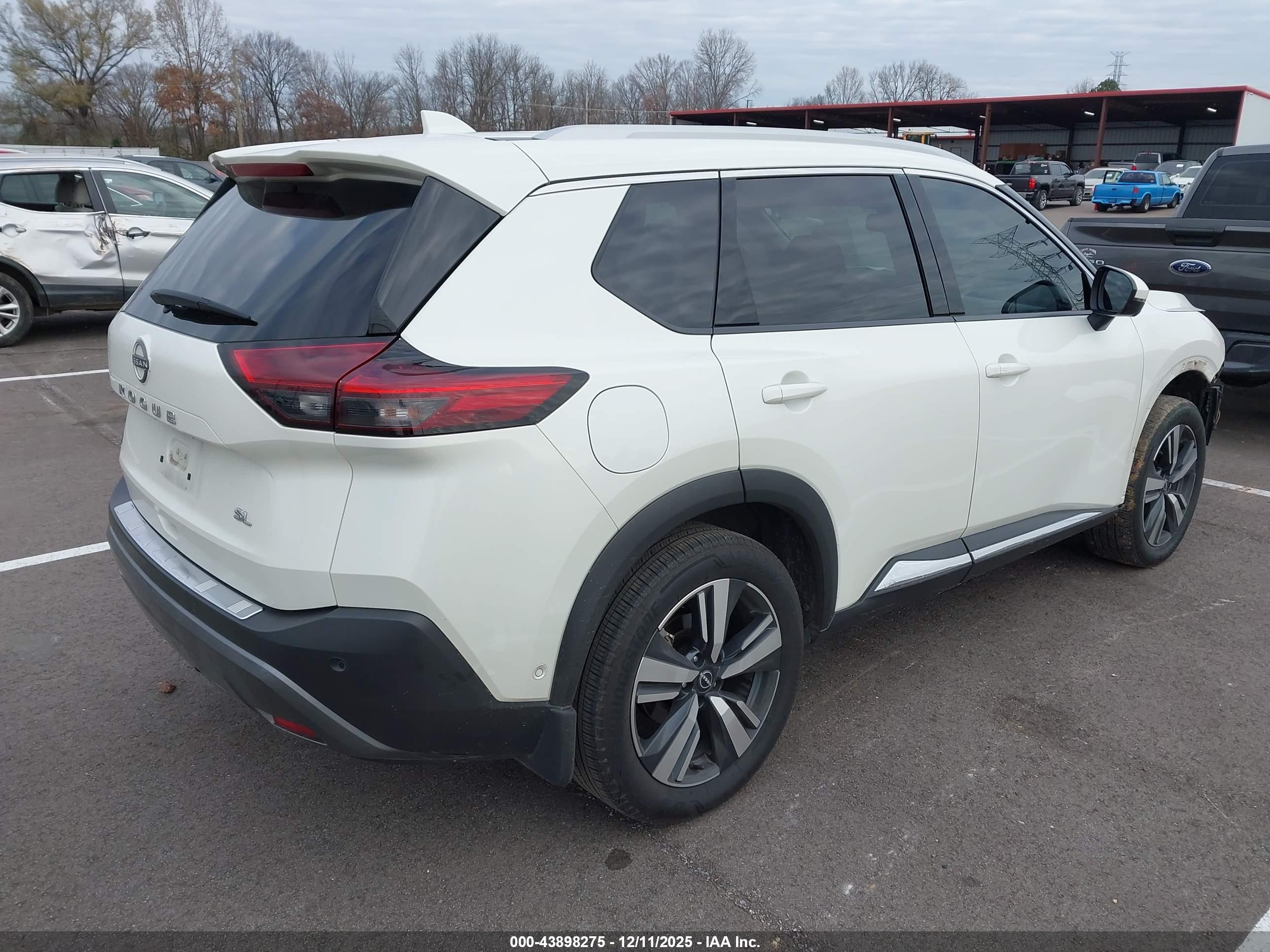 NISSAN ROGUE image 4