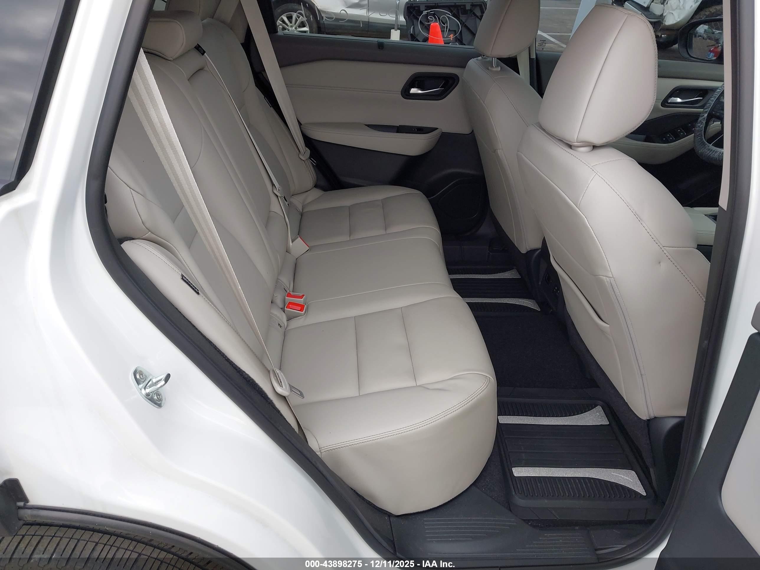 NISSAN ROGUE image 8