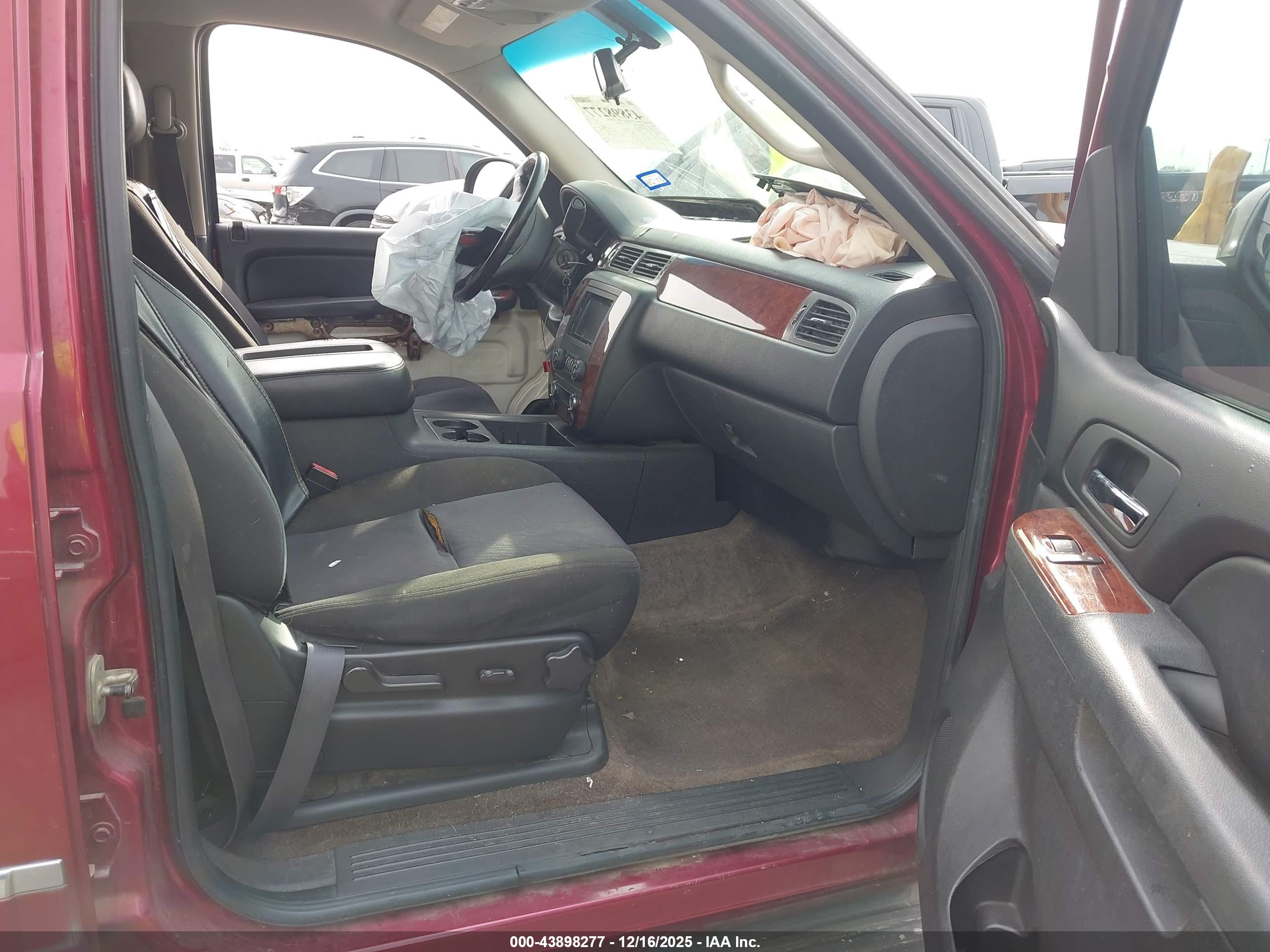 CHEVROLET TAHOE image 5