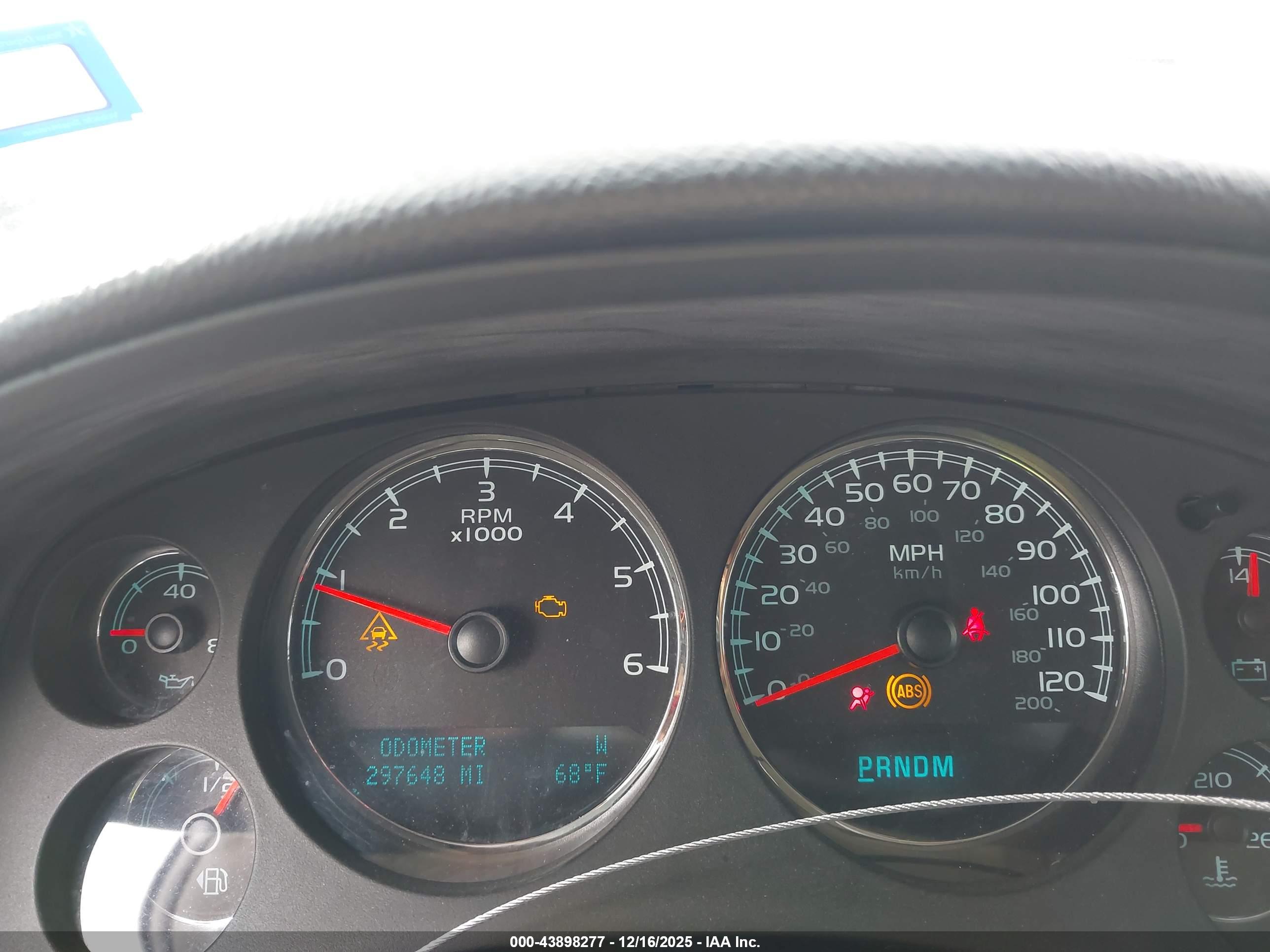 CHEVROLET TAHOE image 7