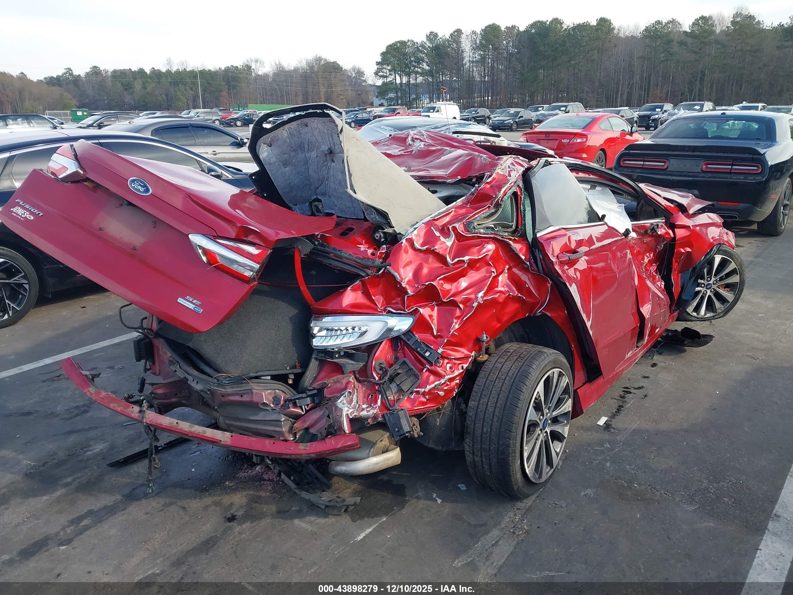 FORD FUSION image 6
