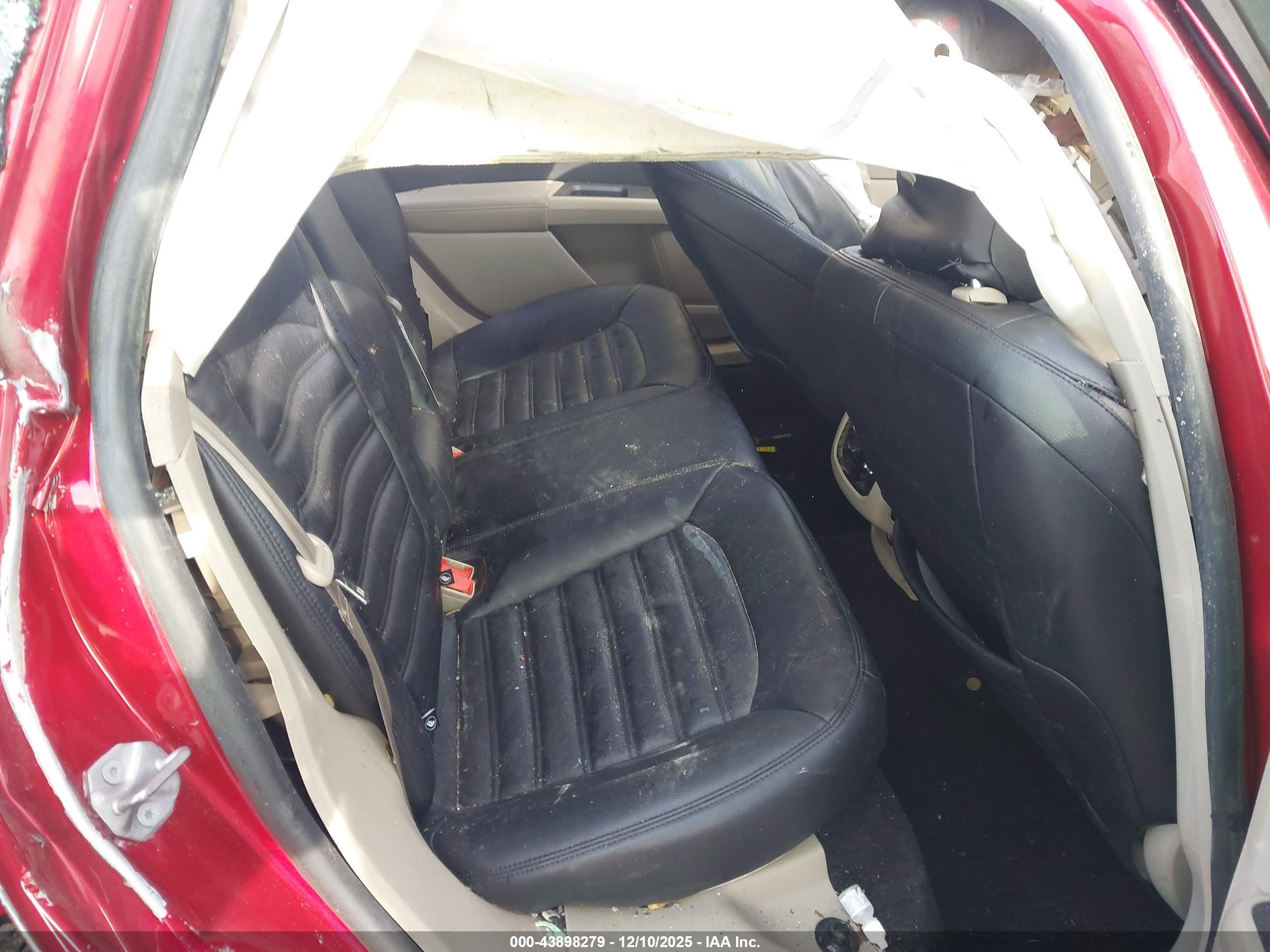 FORD FUSION image 8