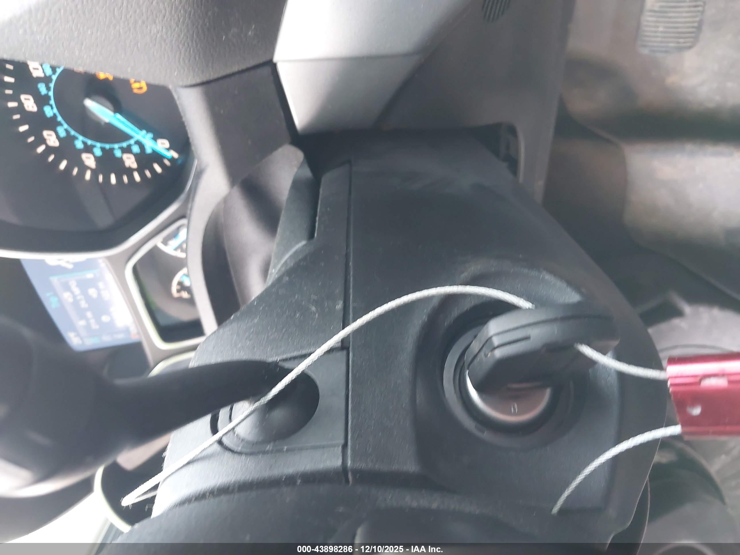 FORD ESCAPE image 11
