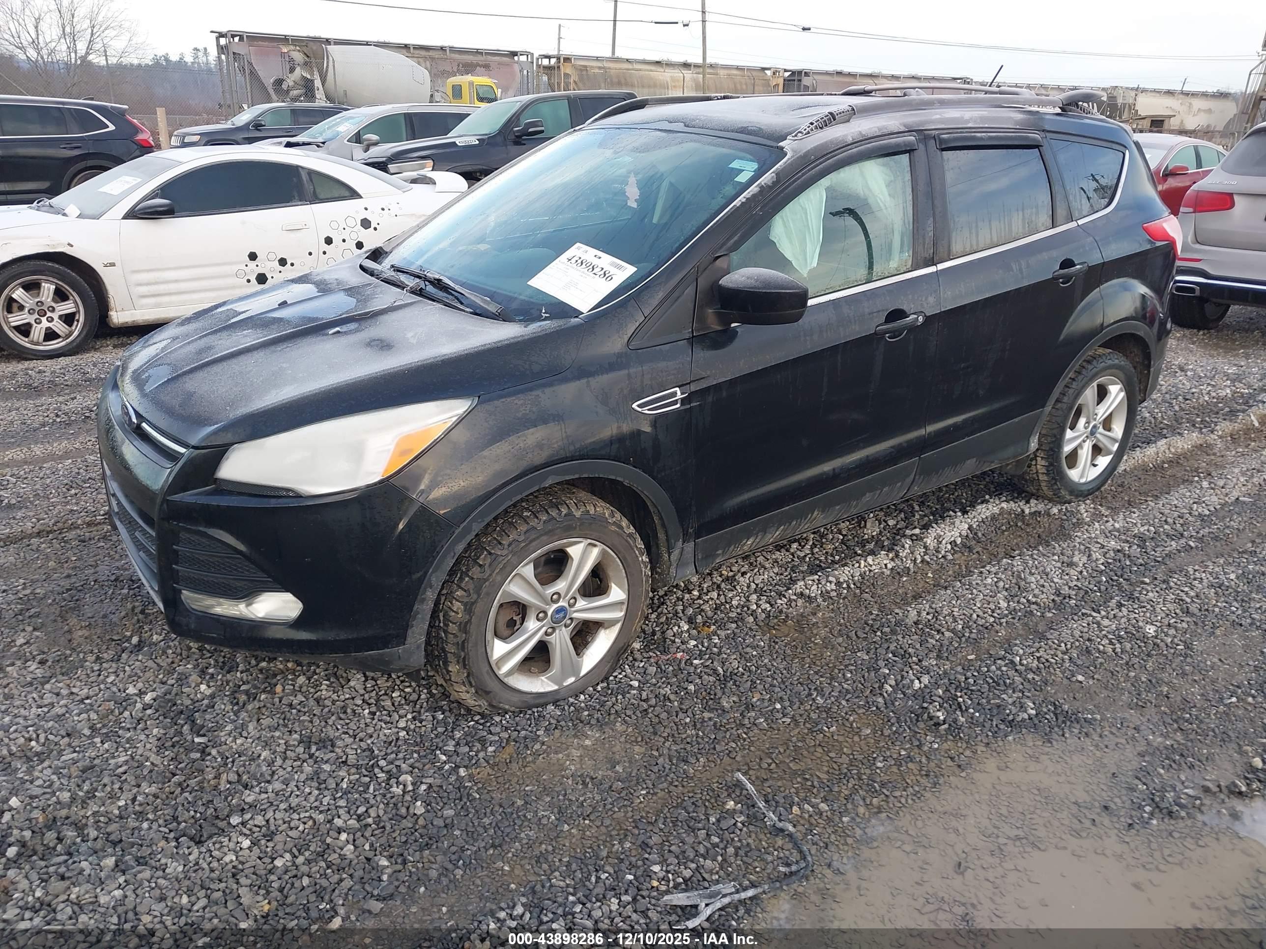 FORD ESCAPE image 2